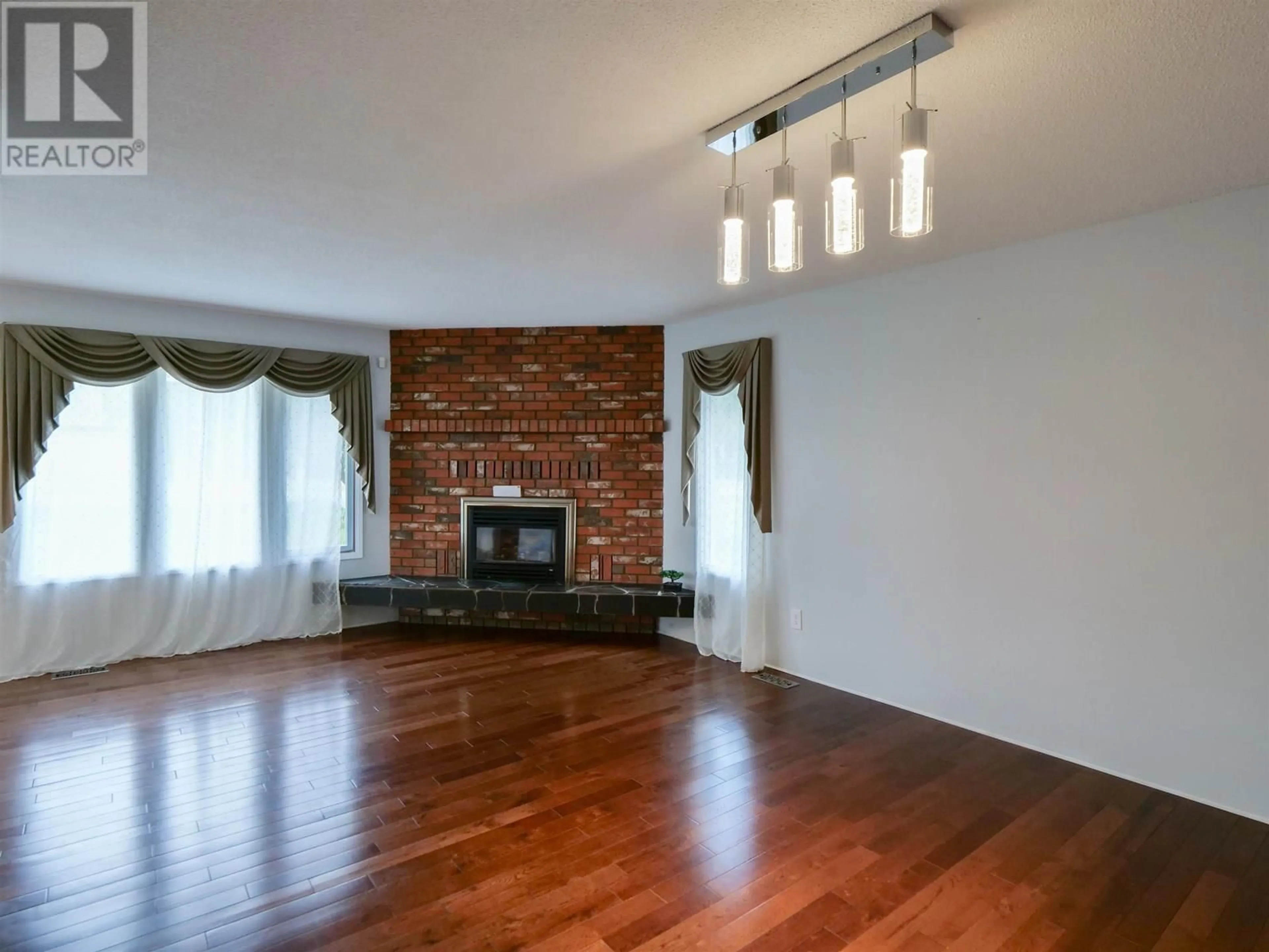 Living room with furniture, wood/laminate floor for 157 THOMPSON ROAD, Quesnel British Columbia V2J5B5