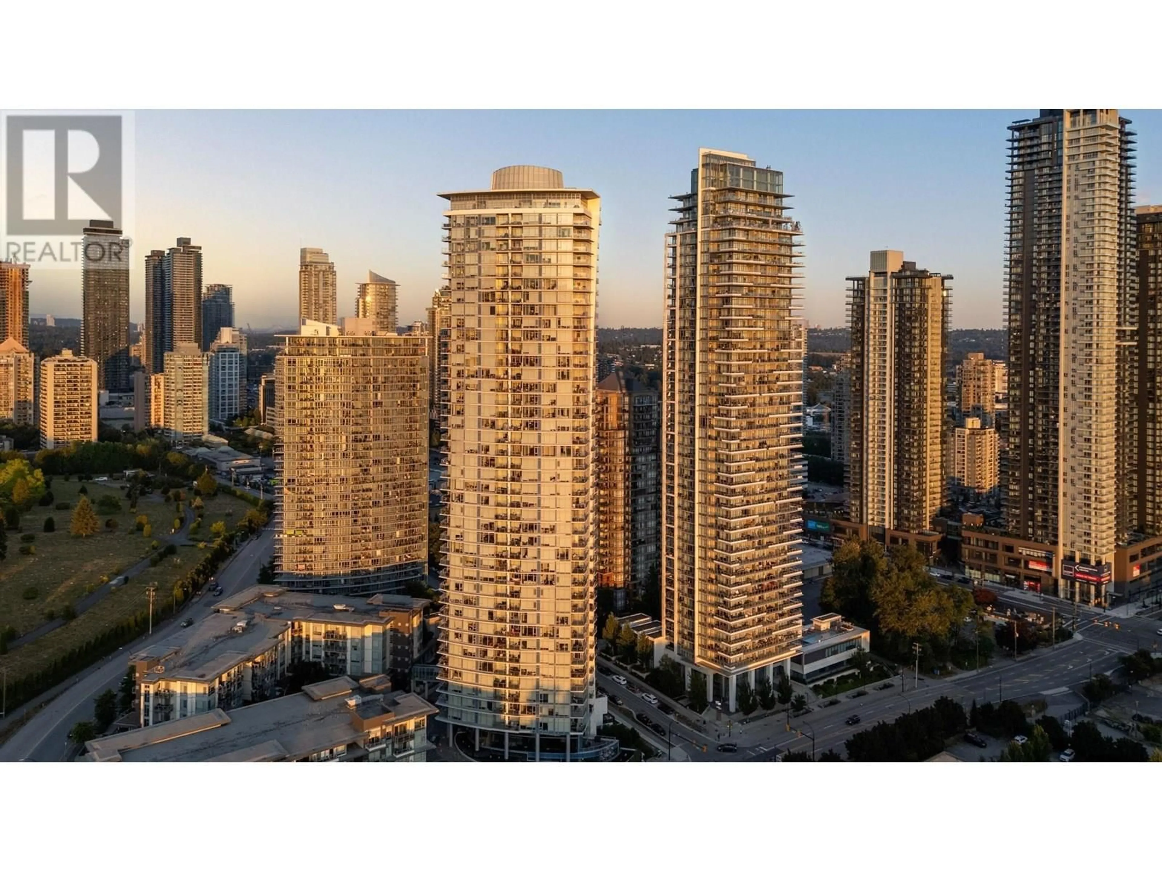 A pic from outside/outdoor area/front of a property/back of a property/a pic from drone, city buildings view from balcony for 2810 - 1788 GILMORE AVENUE, Burnaby British Columbia V5C0L5