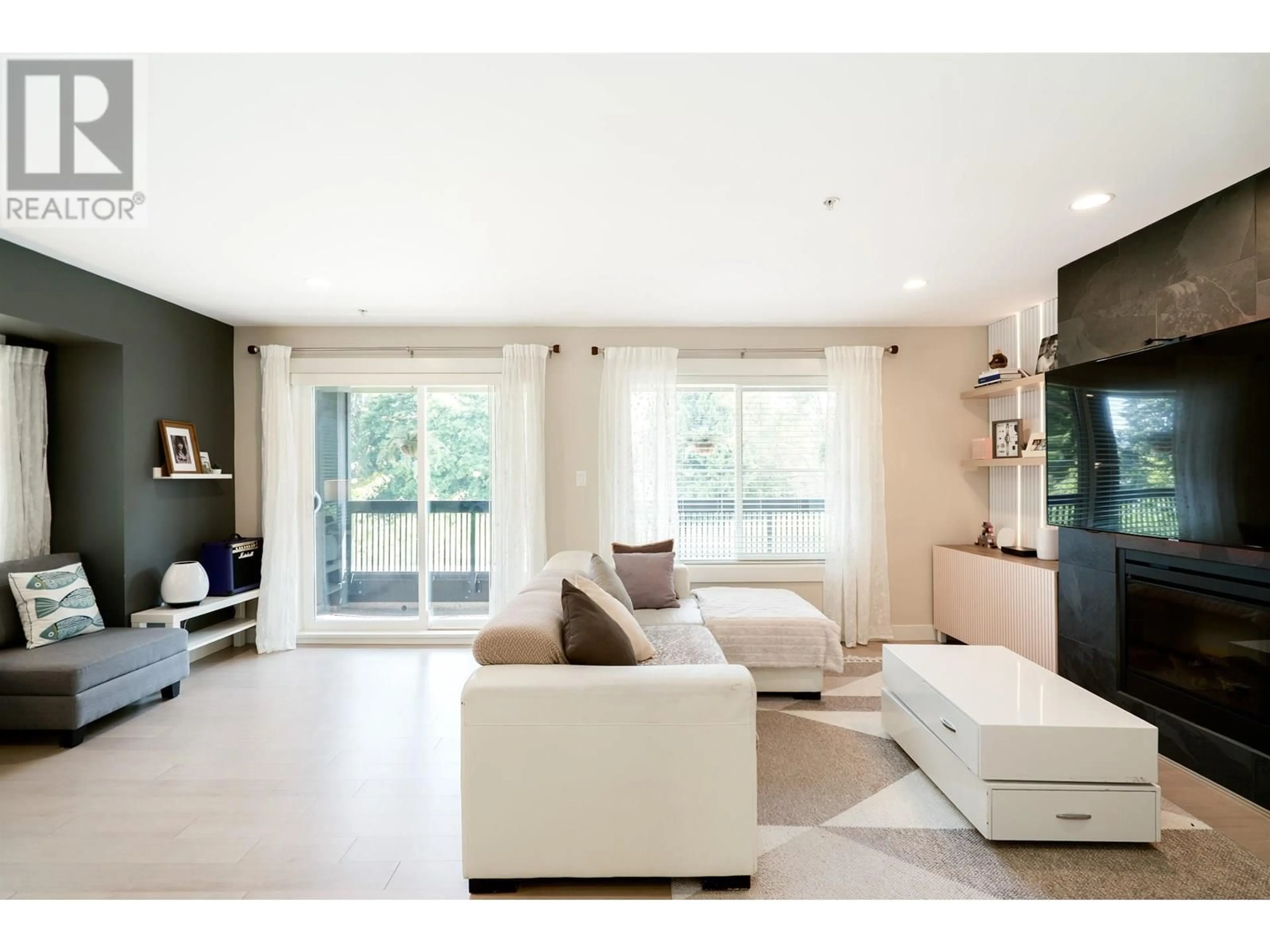 Living room with furniture, unknown for 9 - 22206 124 AVENUE, Maple Ridge British Columbia V2X8X1