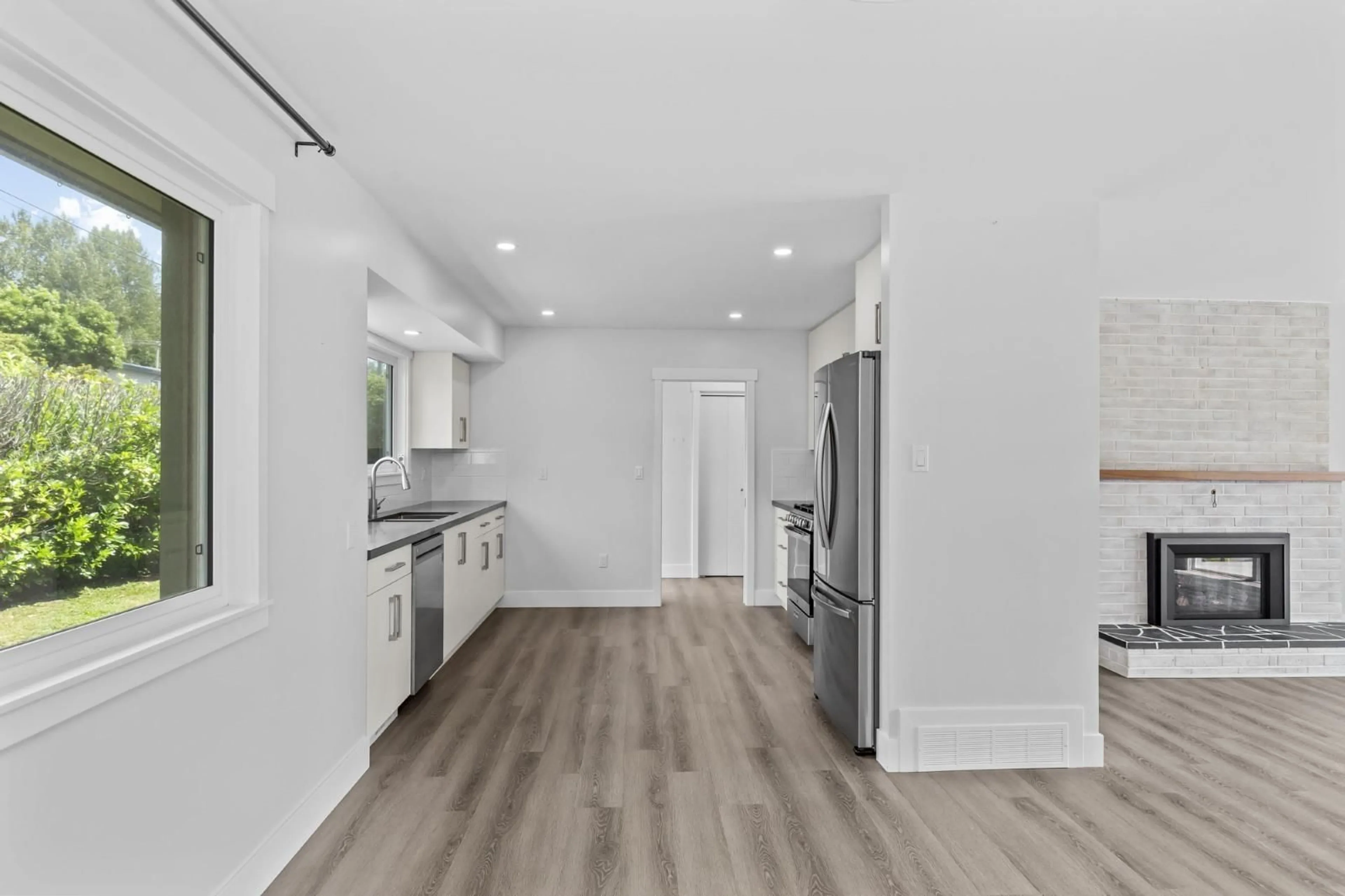 Open concept kitchen, wood/laminate floor for 33686 5A, Mission British Columbia V2V1X4