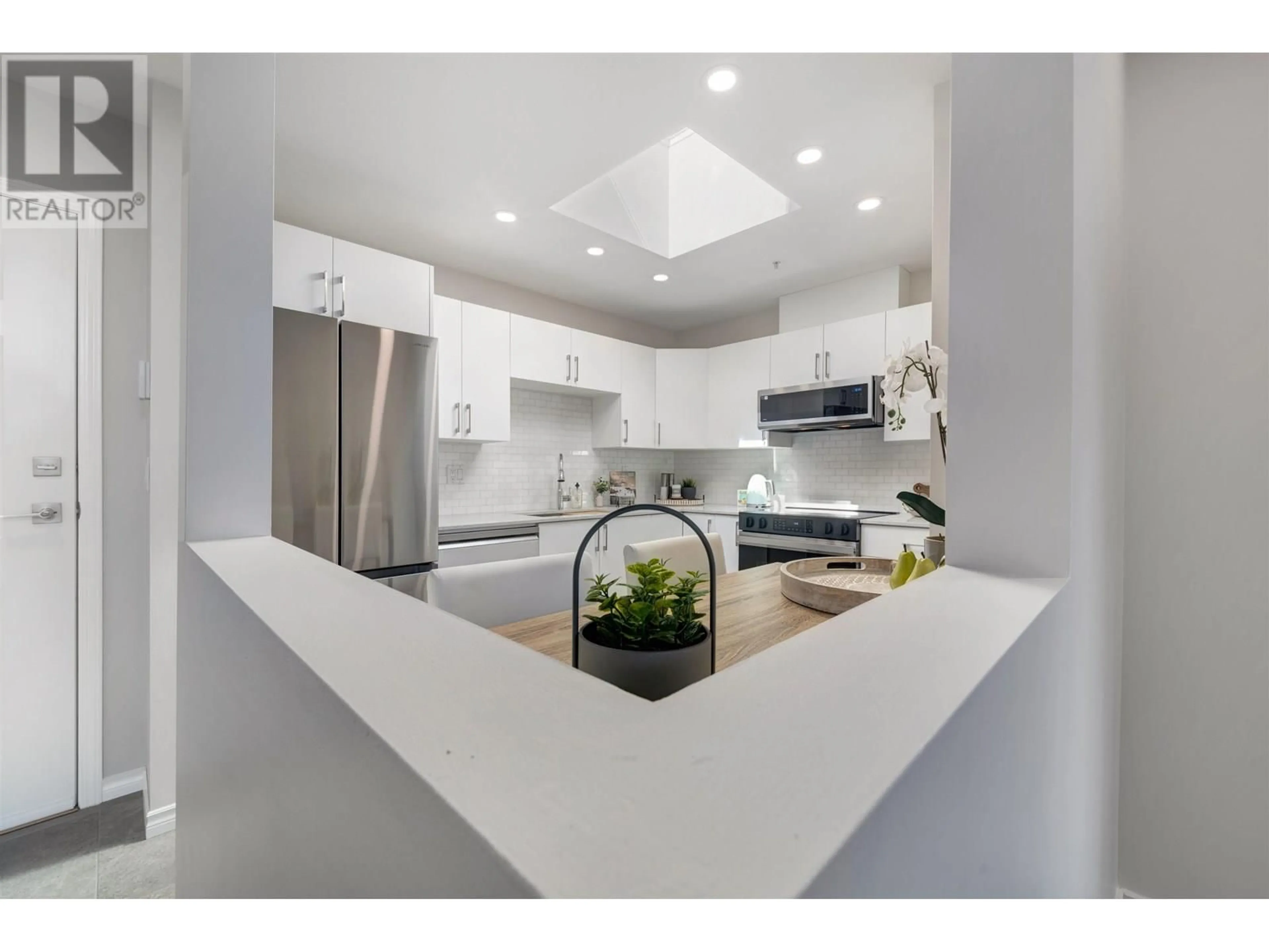 Open concept kitchen, ceramic/tile floor for PH 413 - 175 10TH STREET, North Vancouver British Columbia V7L4W1