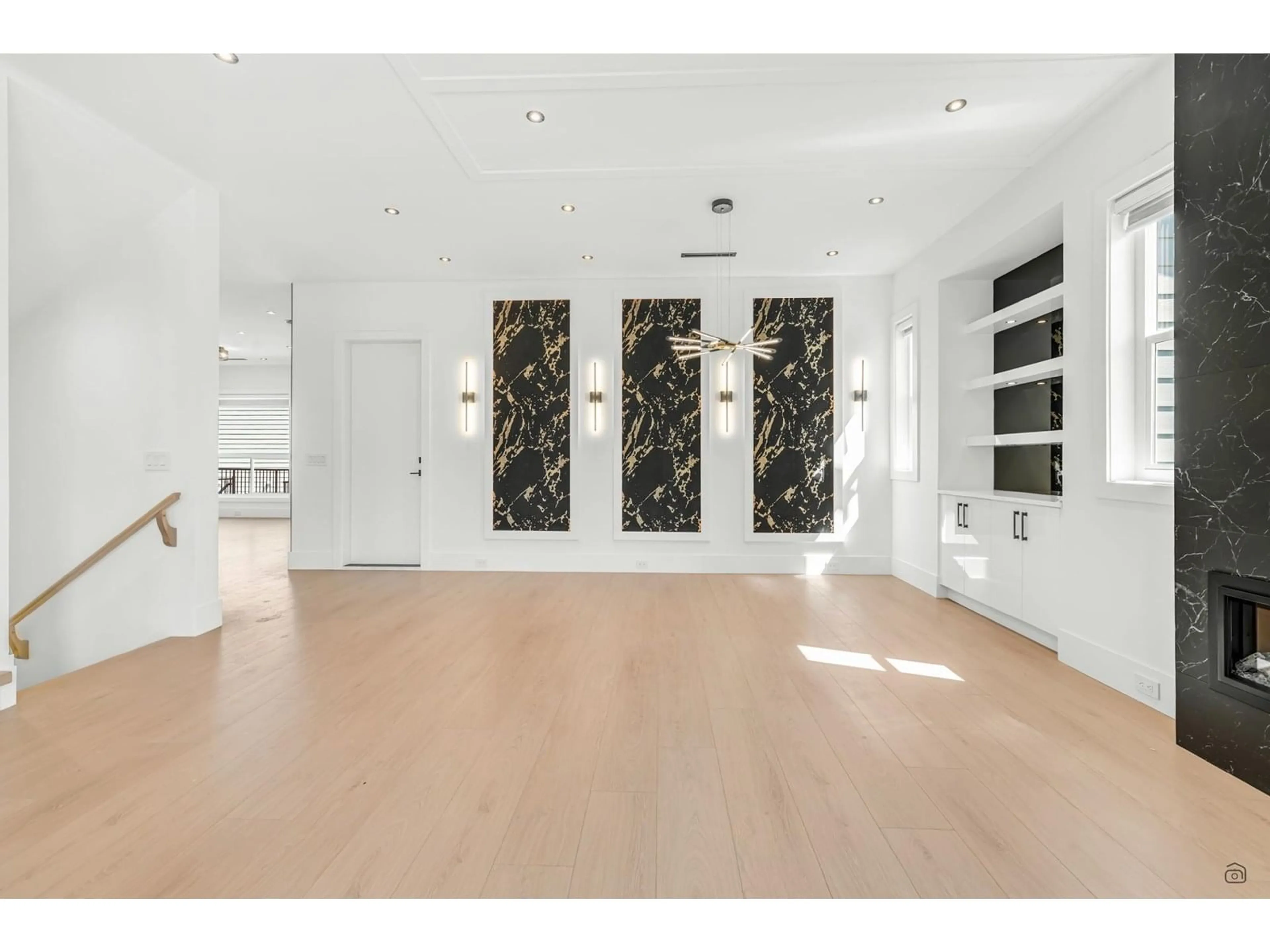 Indoor foyer for 88 171, Surrey British Columbia V3Z9P5