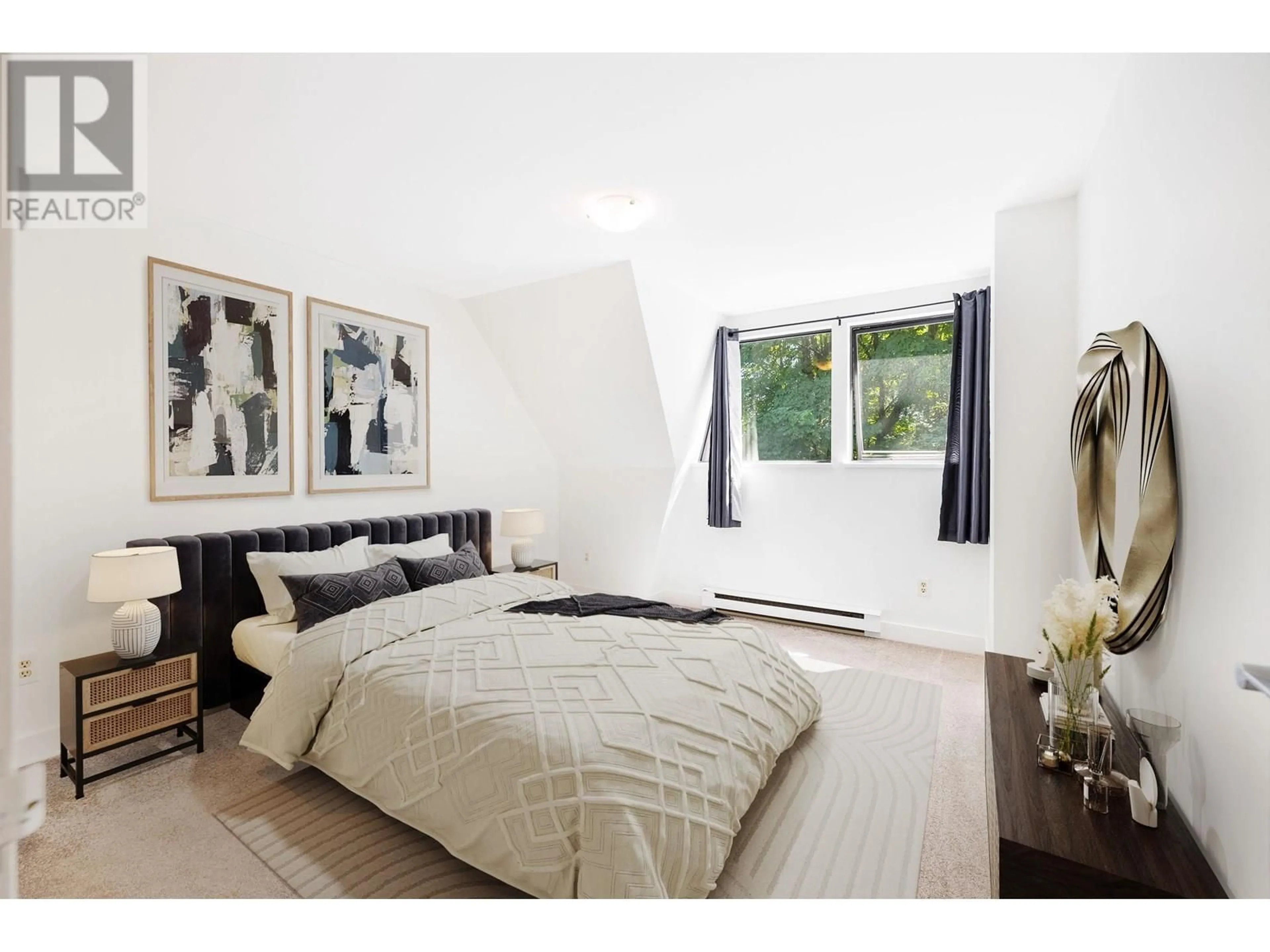 Bedroom with bed, unknown for 3182 MOUNTAIN HIGHWAY, North Vancouver British Columbia V7K2H5