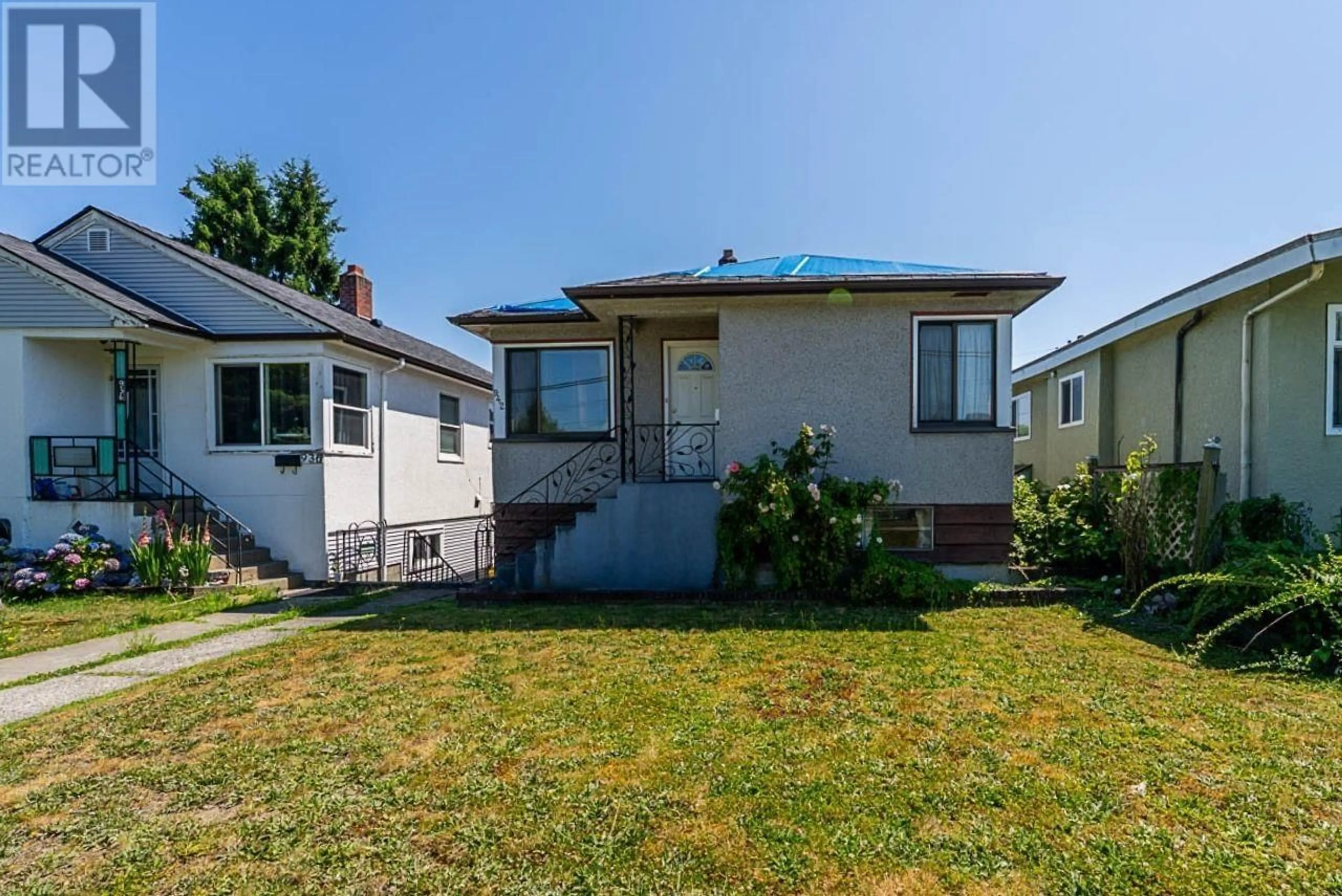 Home with vinyl exterior material, street for 942 NANAIMO STREET, Vancouver British Columbia V5L4S9