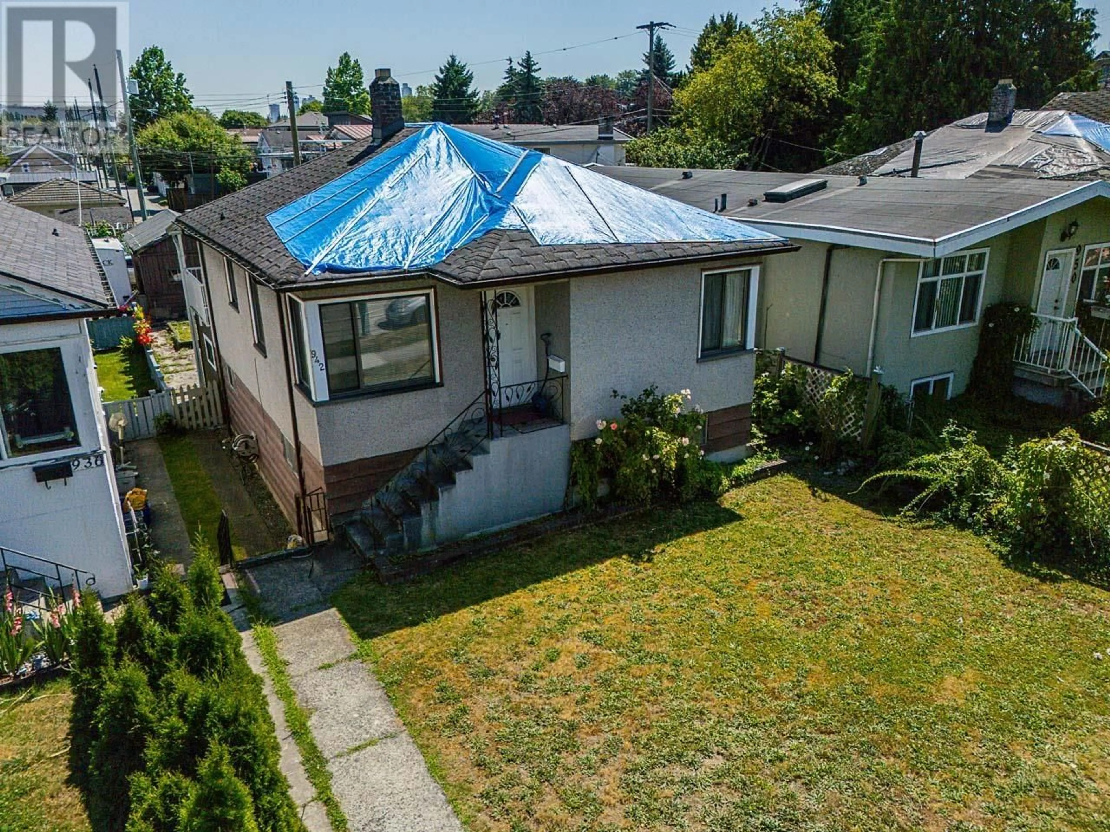 A pic from outside/outdoor area/front of a property/back of a property/a pic from drone, street for 942 NANAIMO STREET, Vancouver British Columbia V5L4S9