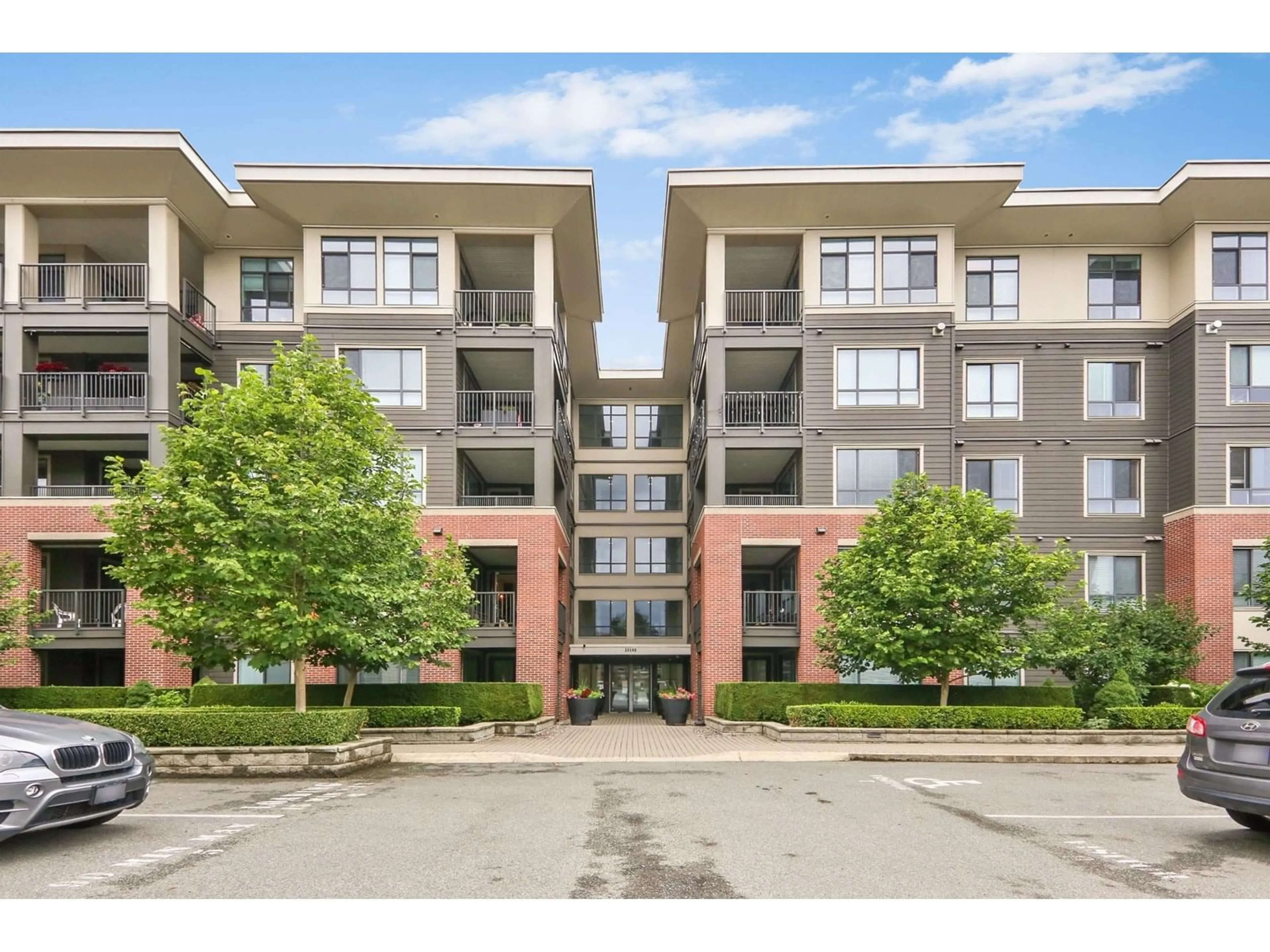A pic from outside/outdoor area/front of a property/back of a property/a pic from drone, unknown for 503 - 33540 MAYFAIR, Abbotsford British Columbia V2S0J3