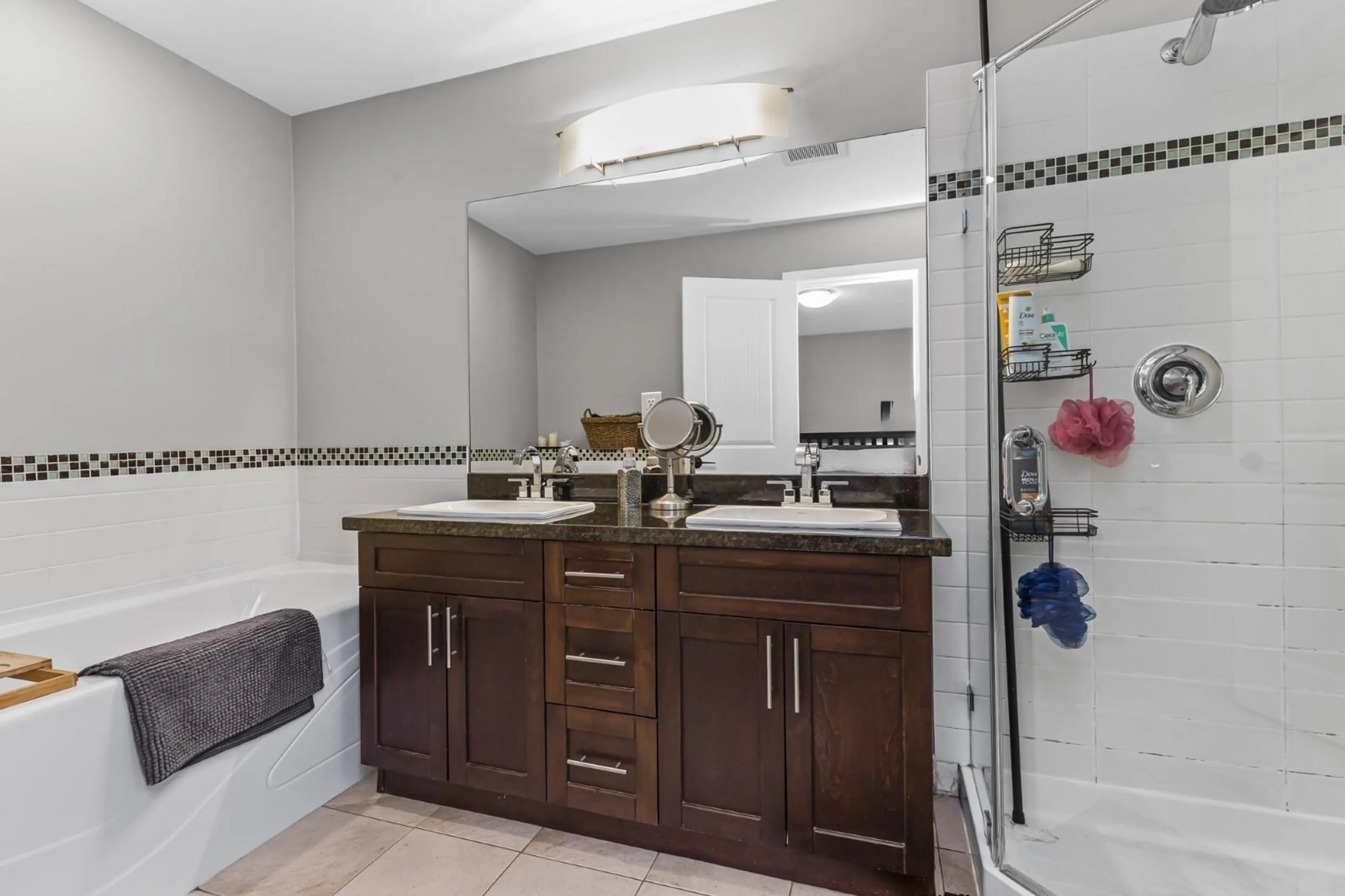 Contemporary bathroom, ceramic/tile floor for 23 - 35626 MCKEE, Abbotsford British Columbia V3G2L6
