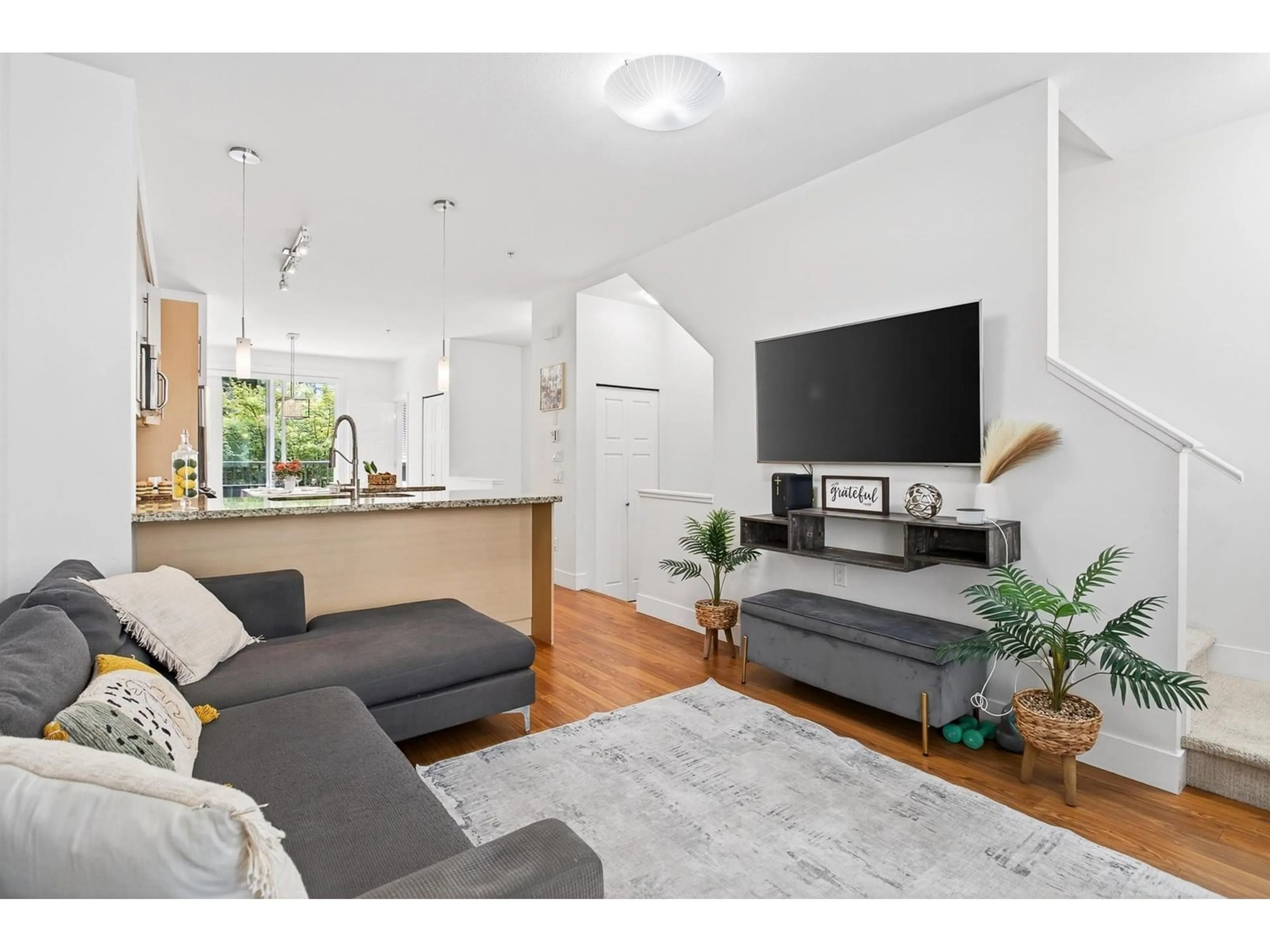 Living room with furniture, unknown for 37 - 8250 209B, Langley British Columbia V2Y0J7