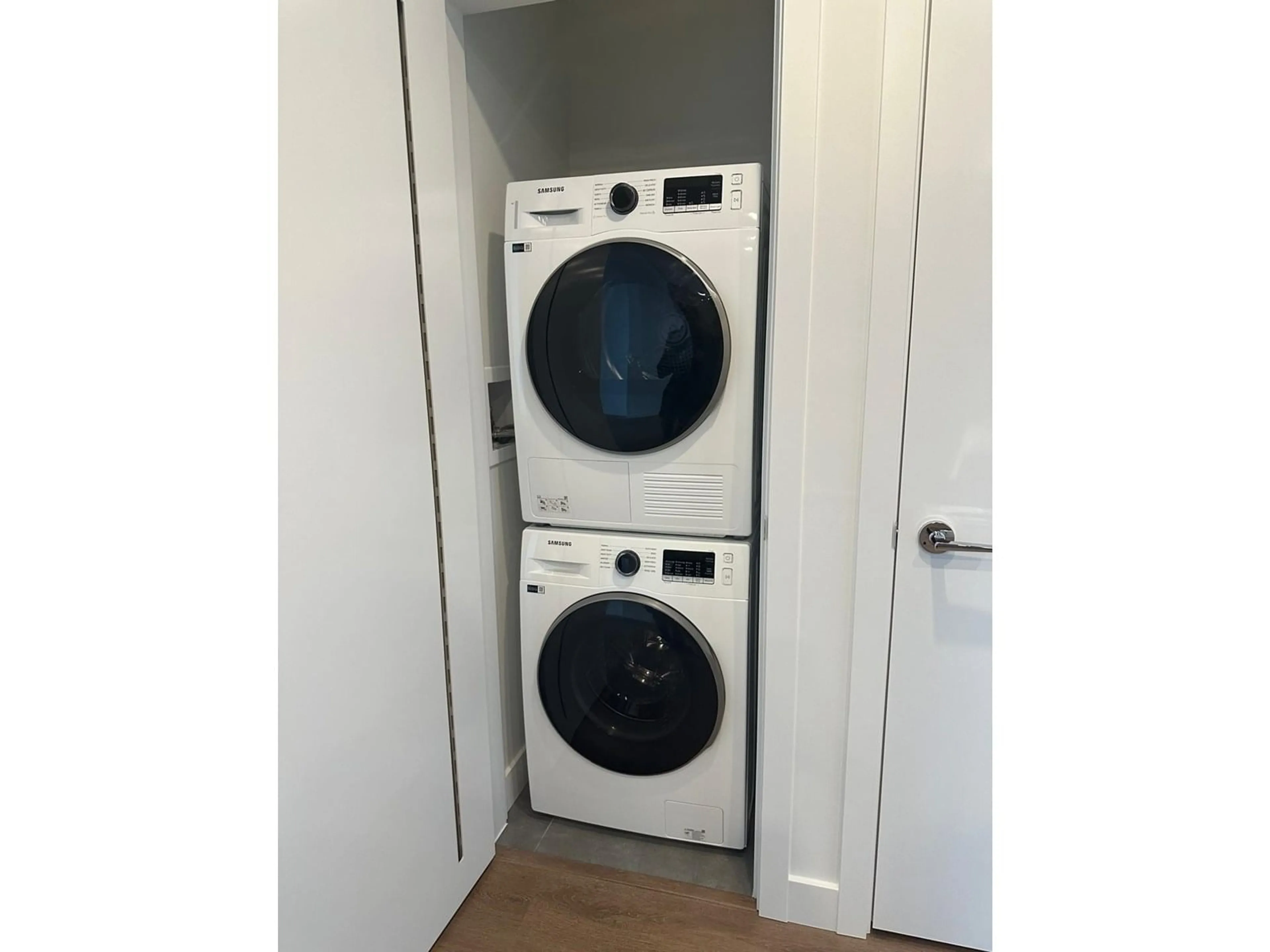 Laundry room for 2401 - 13359 OLD YALE, Surrey British Columbia V3T0S4