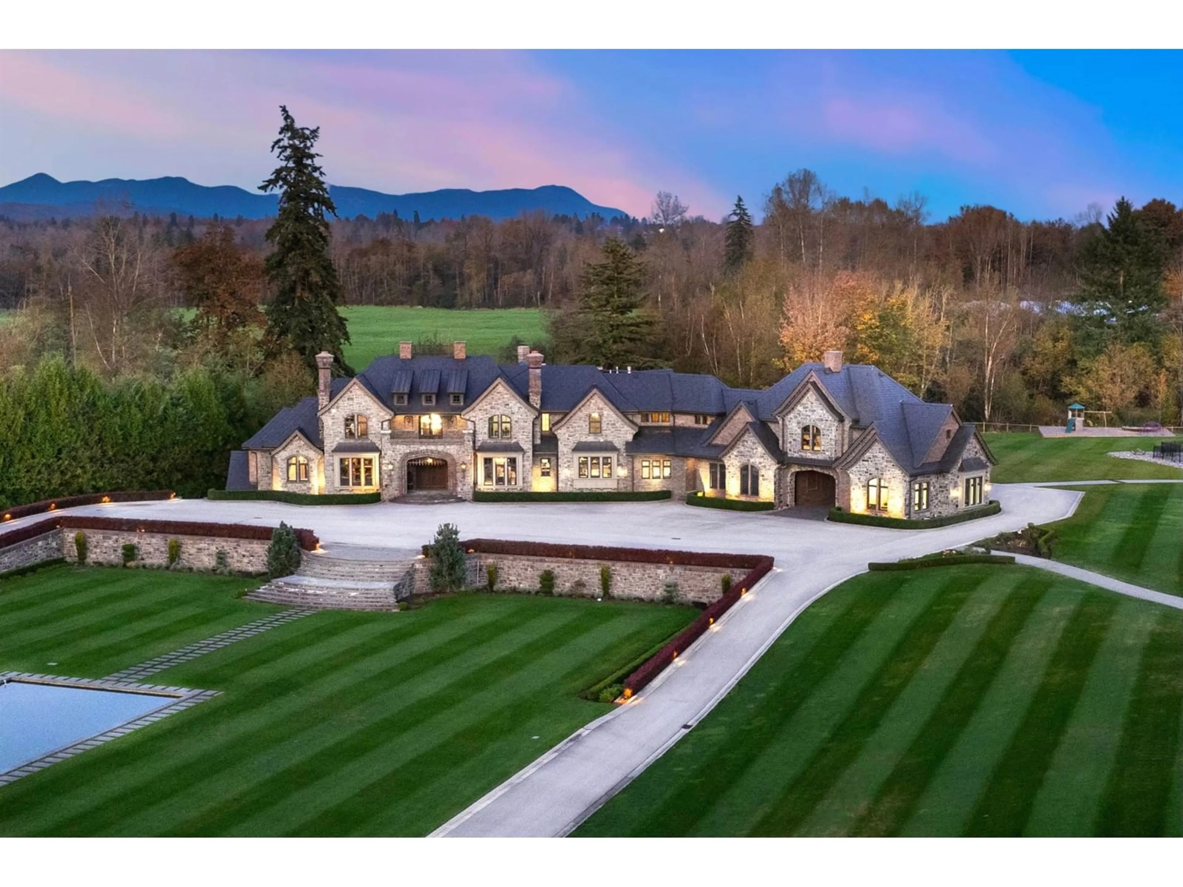 A pic from outside/outdoor area/front of a property/back of a property/a pic from drone, mountain view for 6124 272, Langley British Columbia V4W1S6