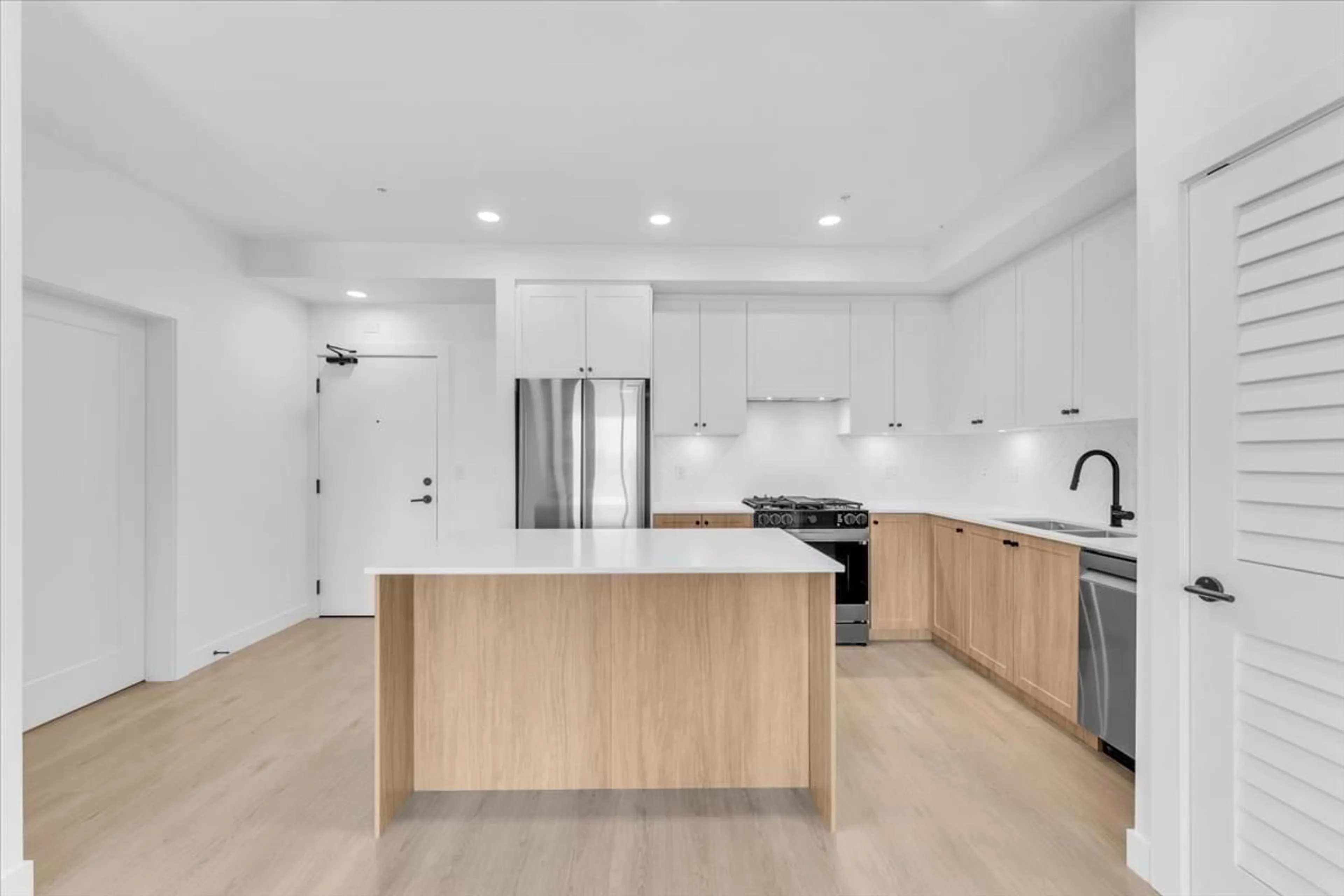 Open concept kitchen, unknown for 420 - 19979 76, Langley British Columbia V2Y3Y2
