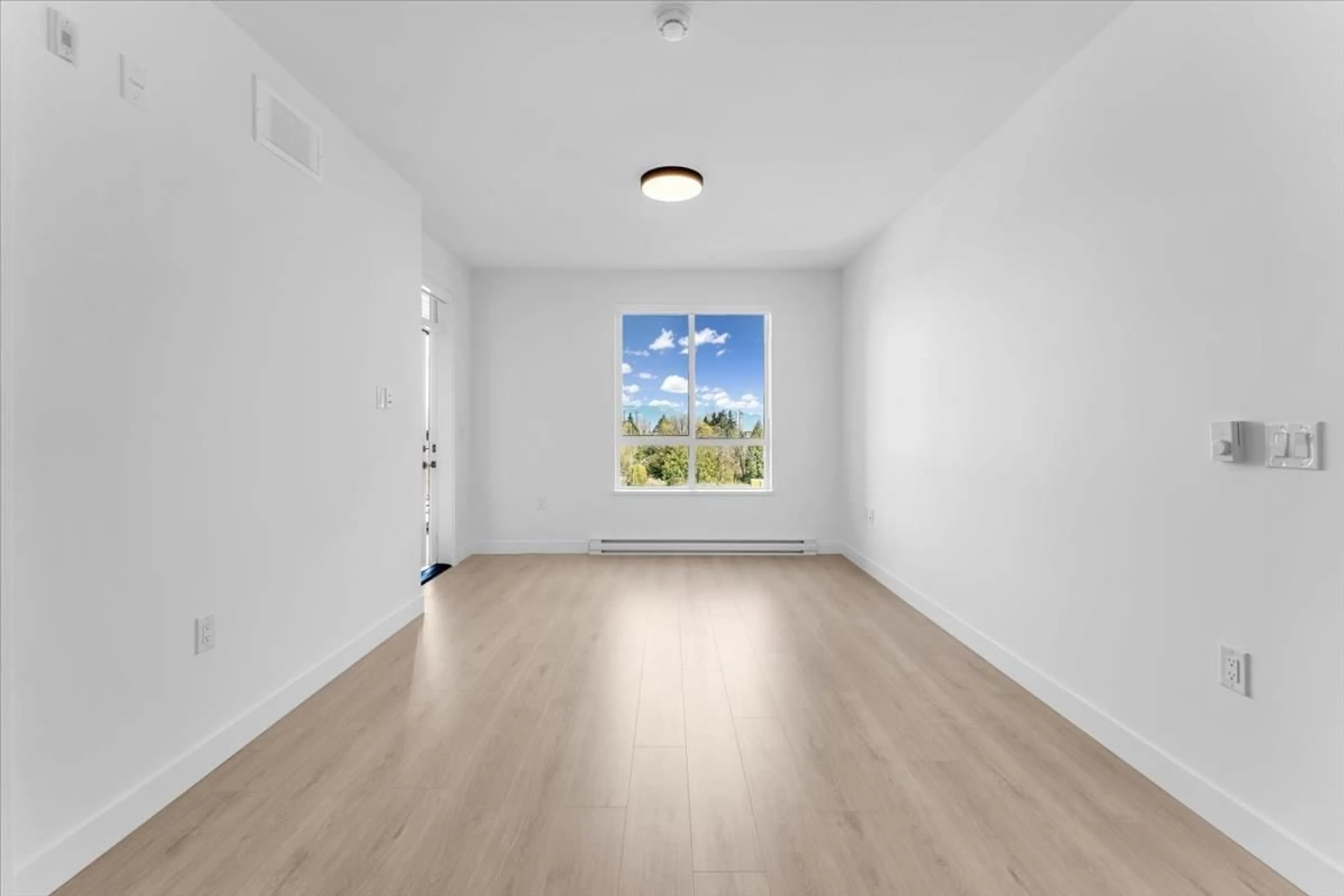 A pic of a room for 420 - 19979 76, Langley British Columbia V2Y3Y2