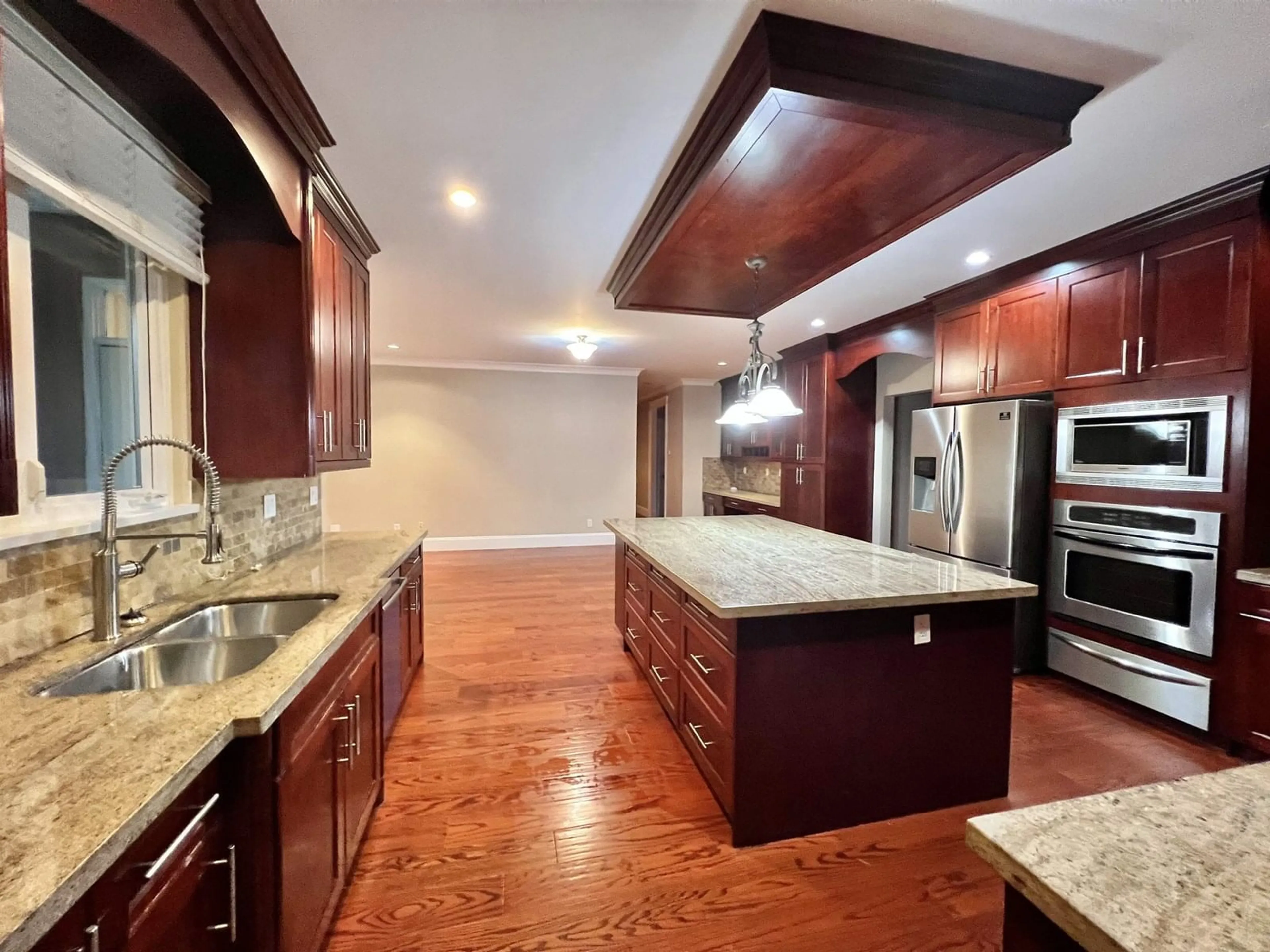 Open concept kitchen, unknown for 12348 21A, Surrey British Columbia V4A9Y7