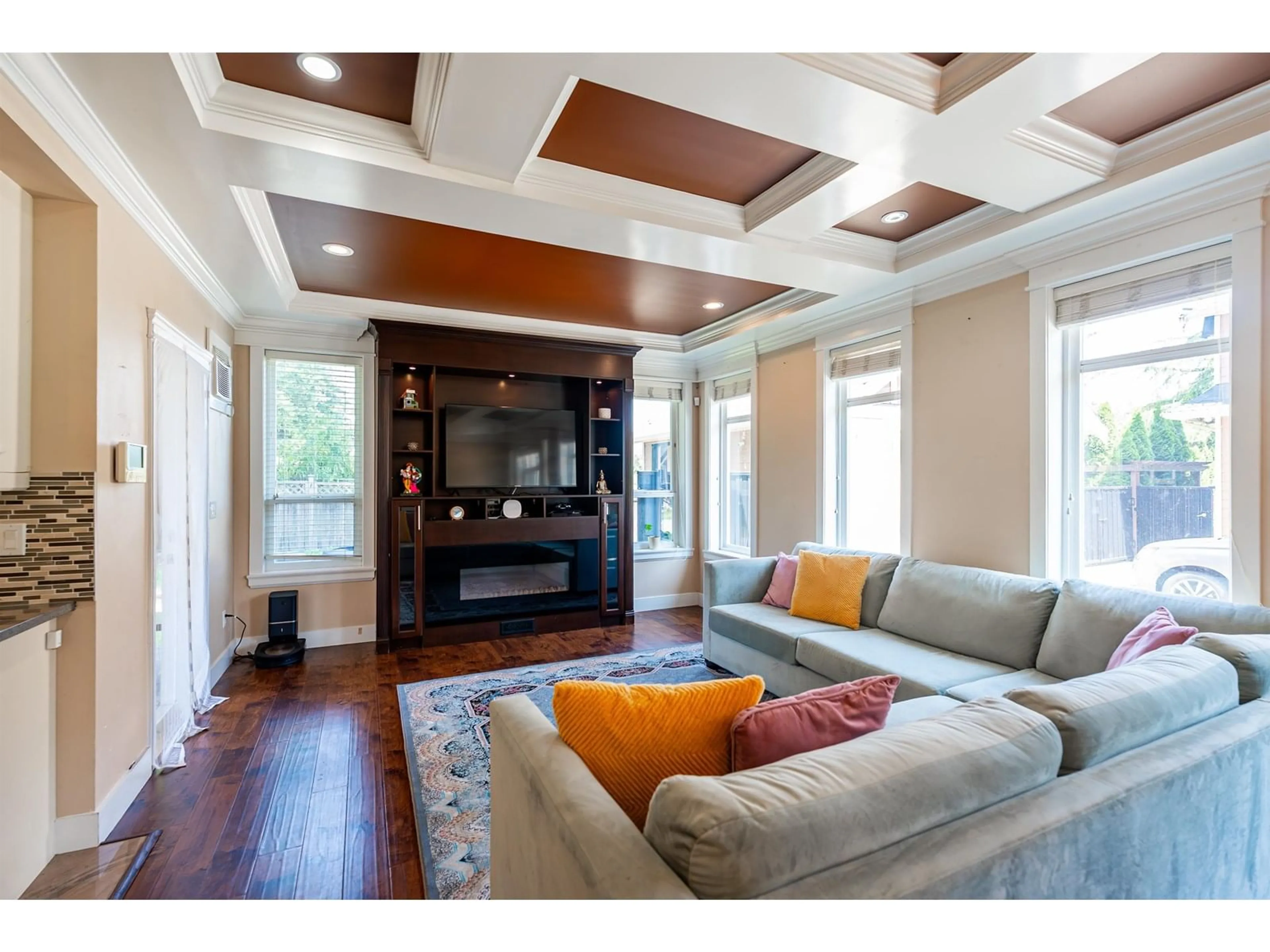 Living room with furniture, wood/laminate floor for 11629 86, Delta British Columbia V4C2X5