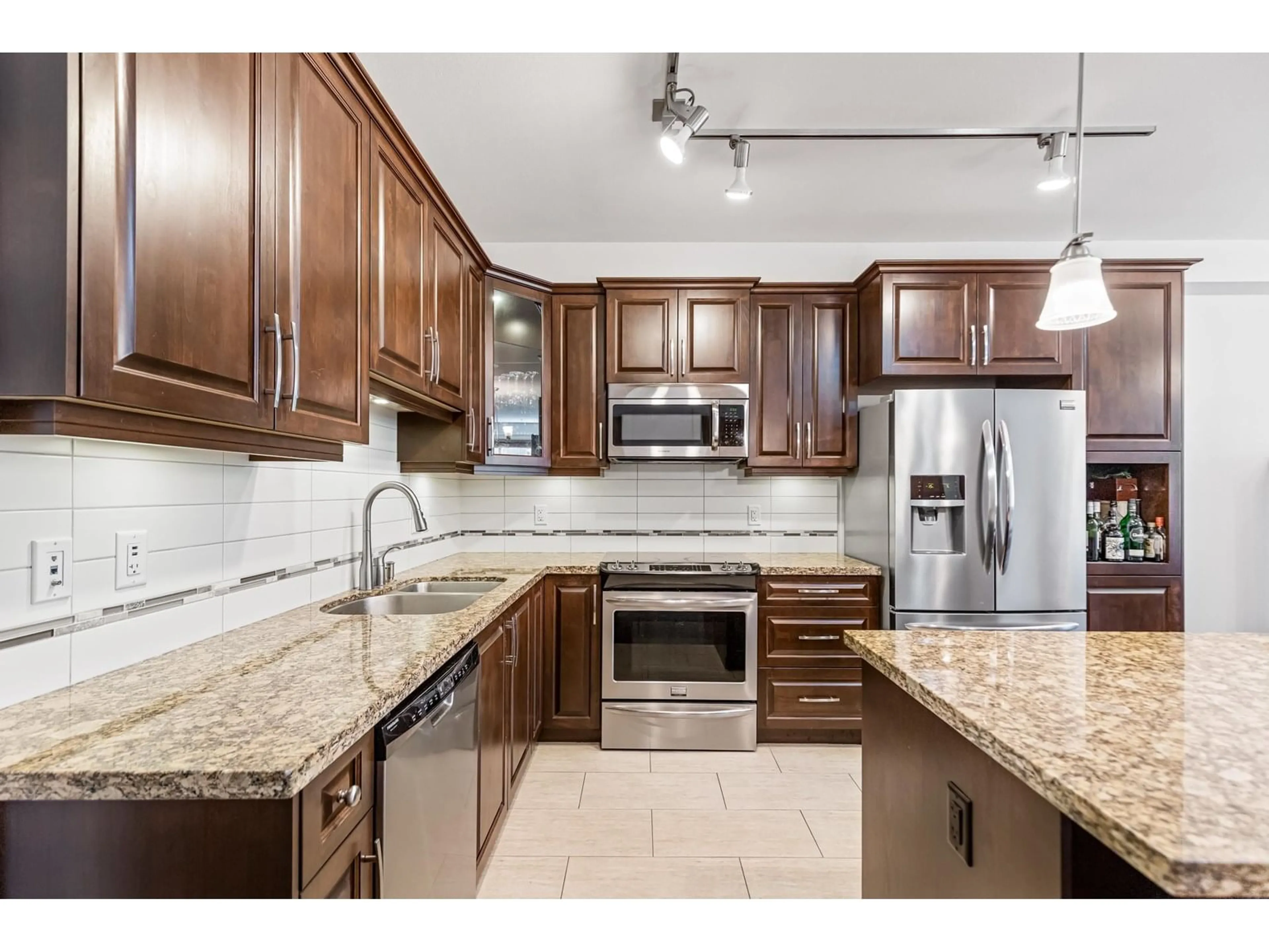 Open concept kitchen, ceramic/tile floor for 356 - 8258 207A, Langley British Columbia V2Y0N4