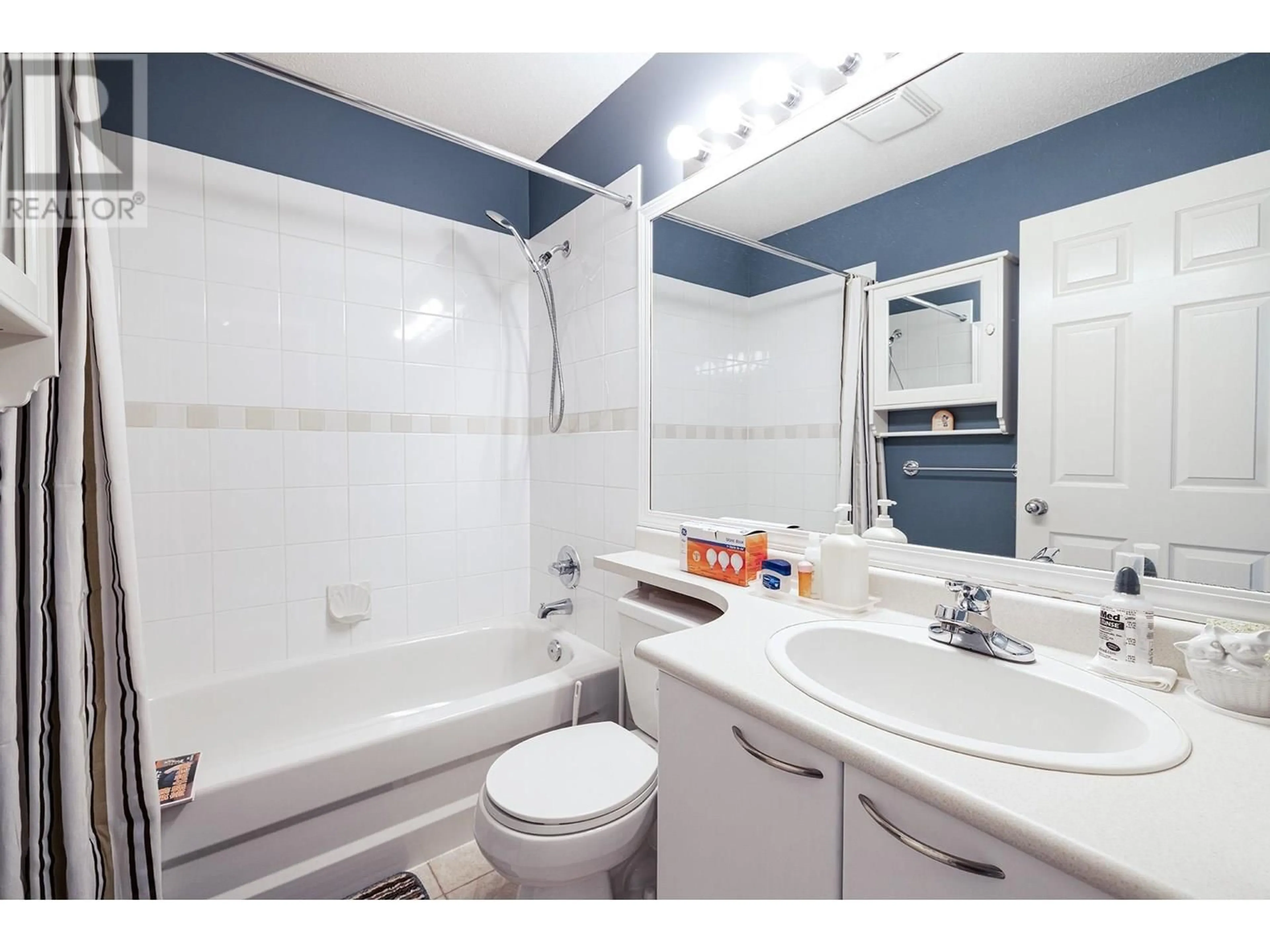 Standard bathroom, unknown for 28 - 3711 ROBSON COURT, Richmond British Columbia V7C5T8