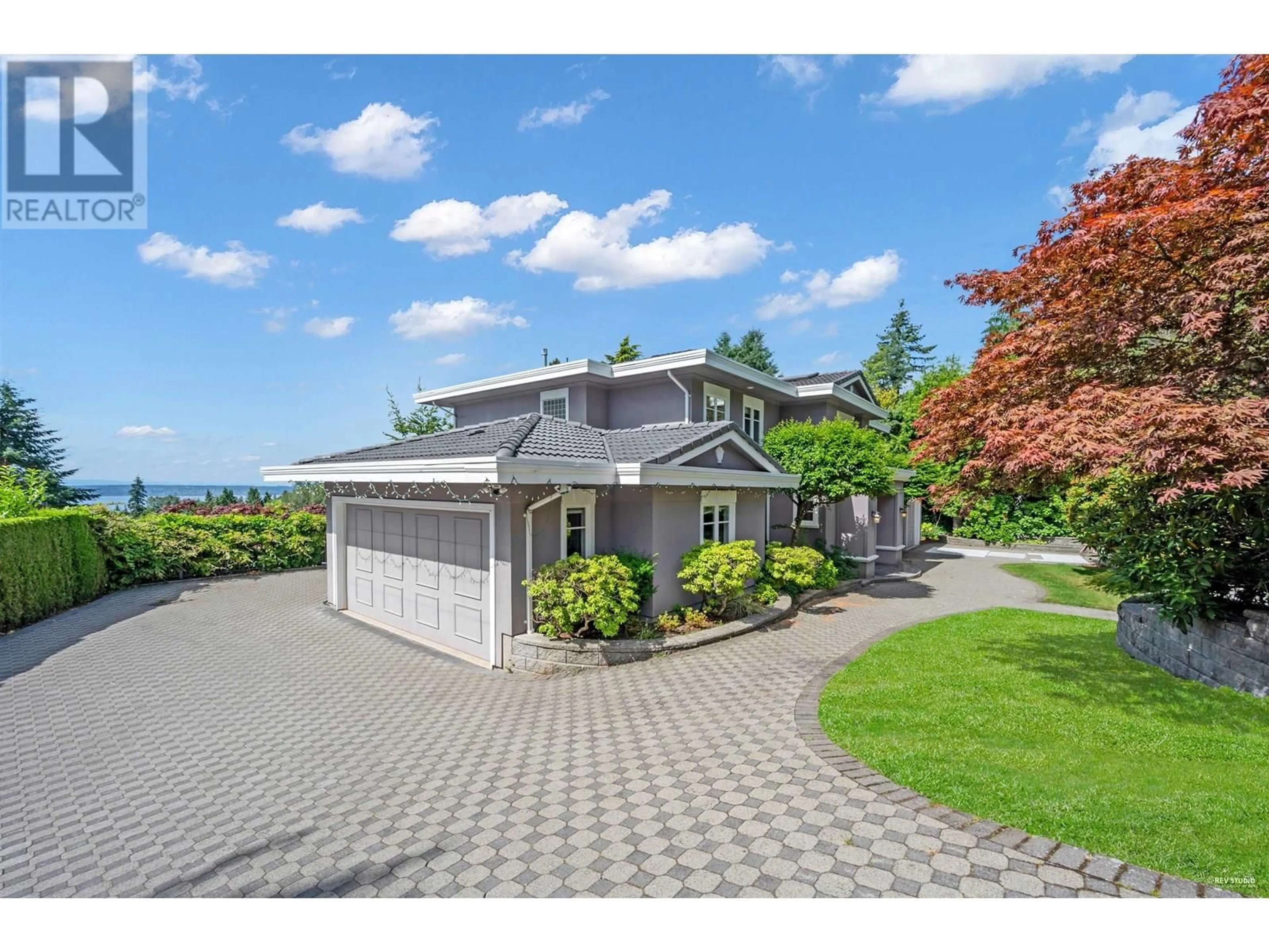 A pic from outside/outdoor area/front of a property/back of a property/a pic from drone, water/lake/river/ocean view for 848 FAIRMILE ROAD, West Vancouver British Columbia V7S1R3