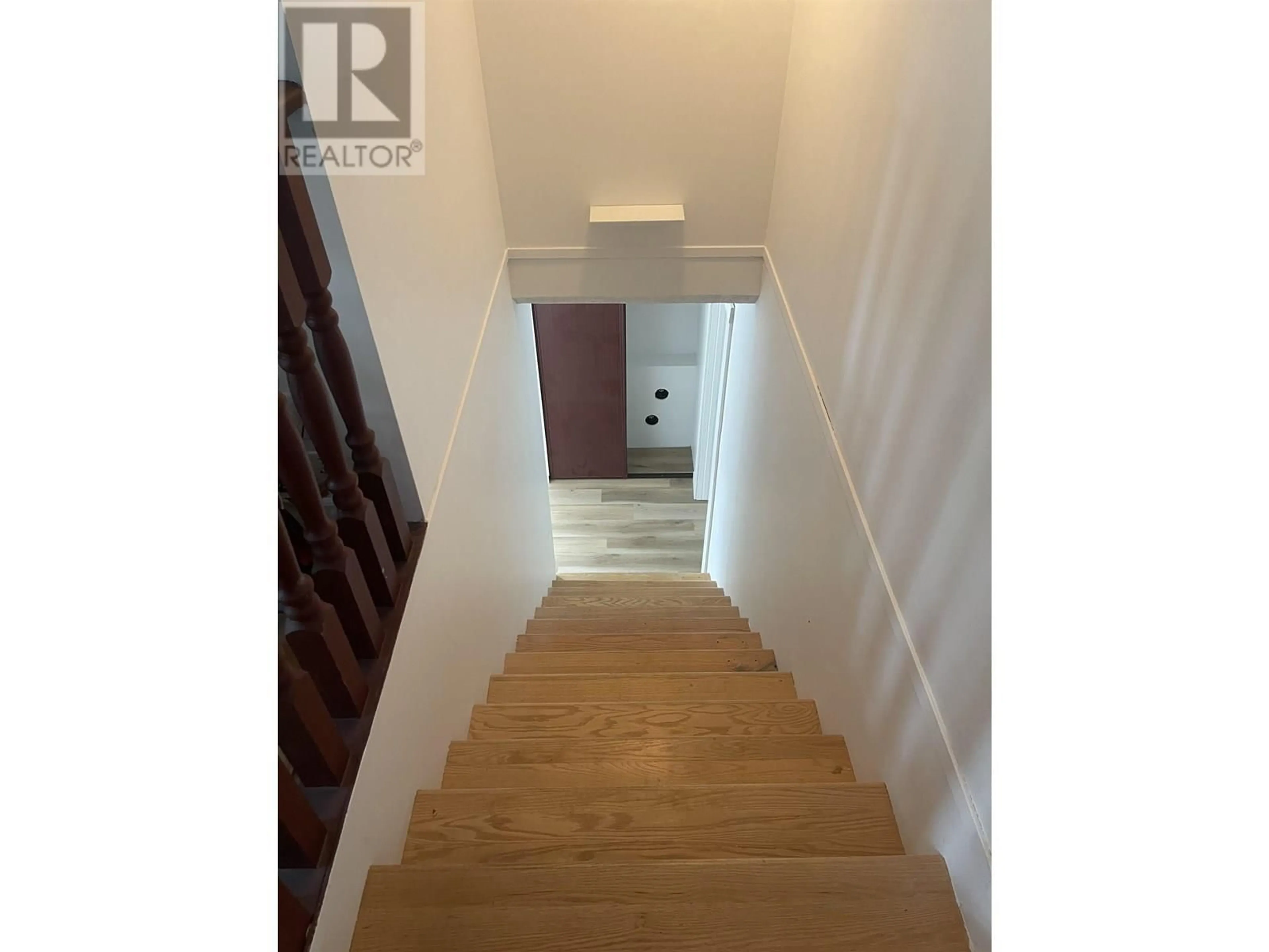 Stairs for 1772 MANCHESTER COURT, Port Coquitlam British Columbia V3B5R7