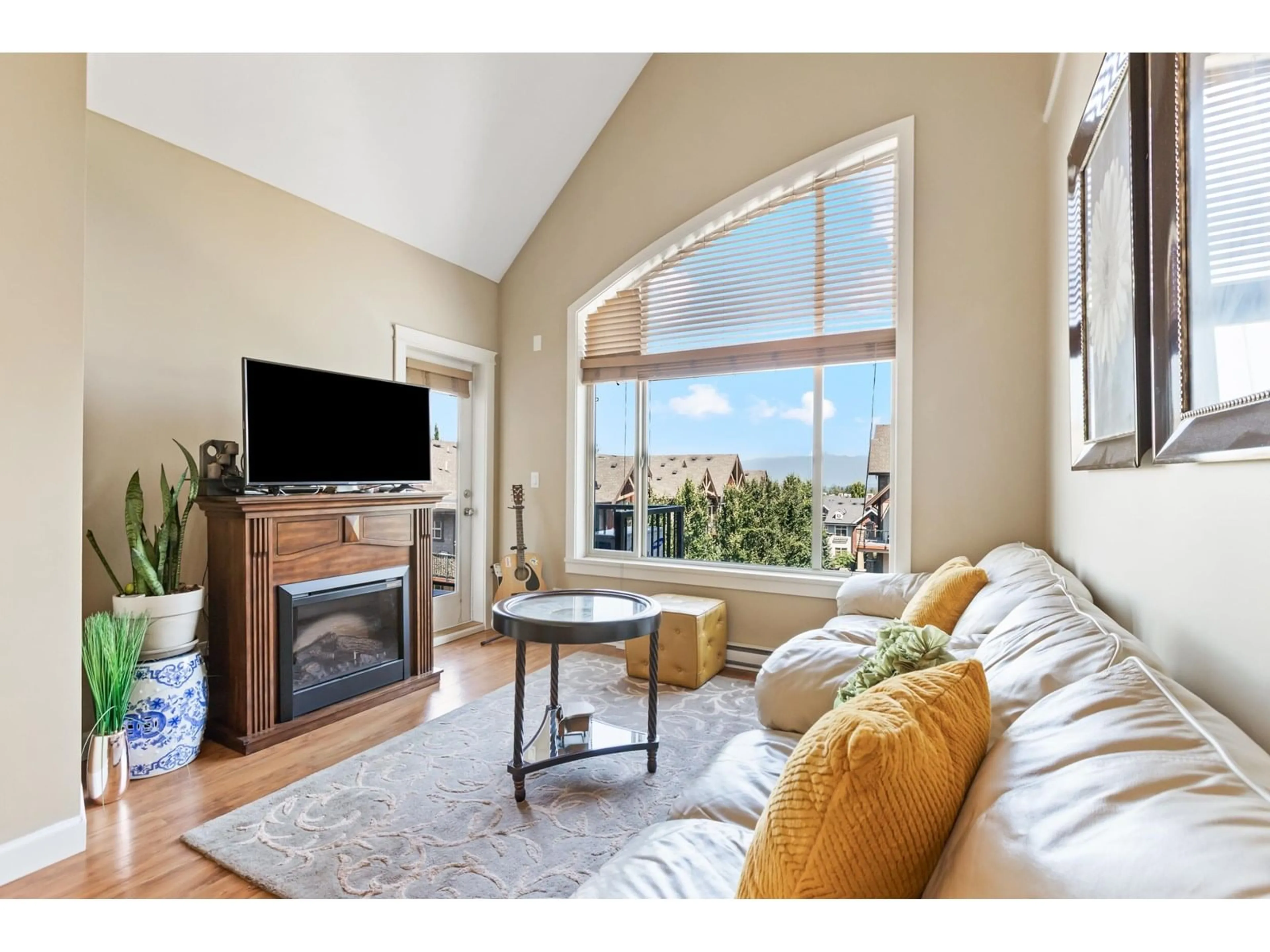 Living room with furniture, unknown for 542 - 8288 207A, Langley British Columbia V2Y0L2