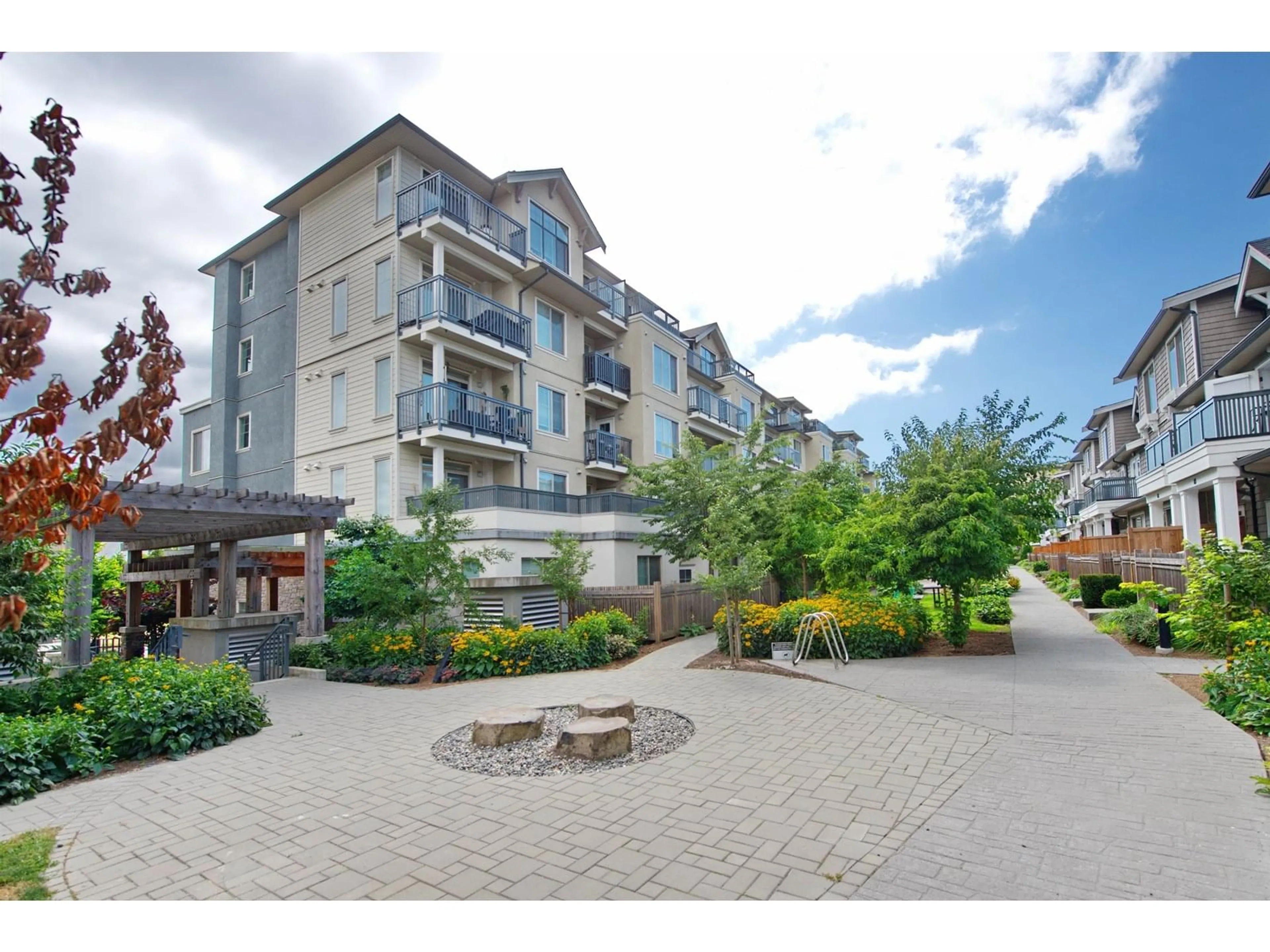 Patio, street for A105 - 20487 65, Langley British Columbia V2Y3K5