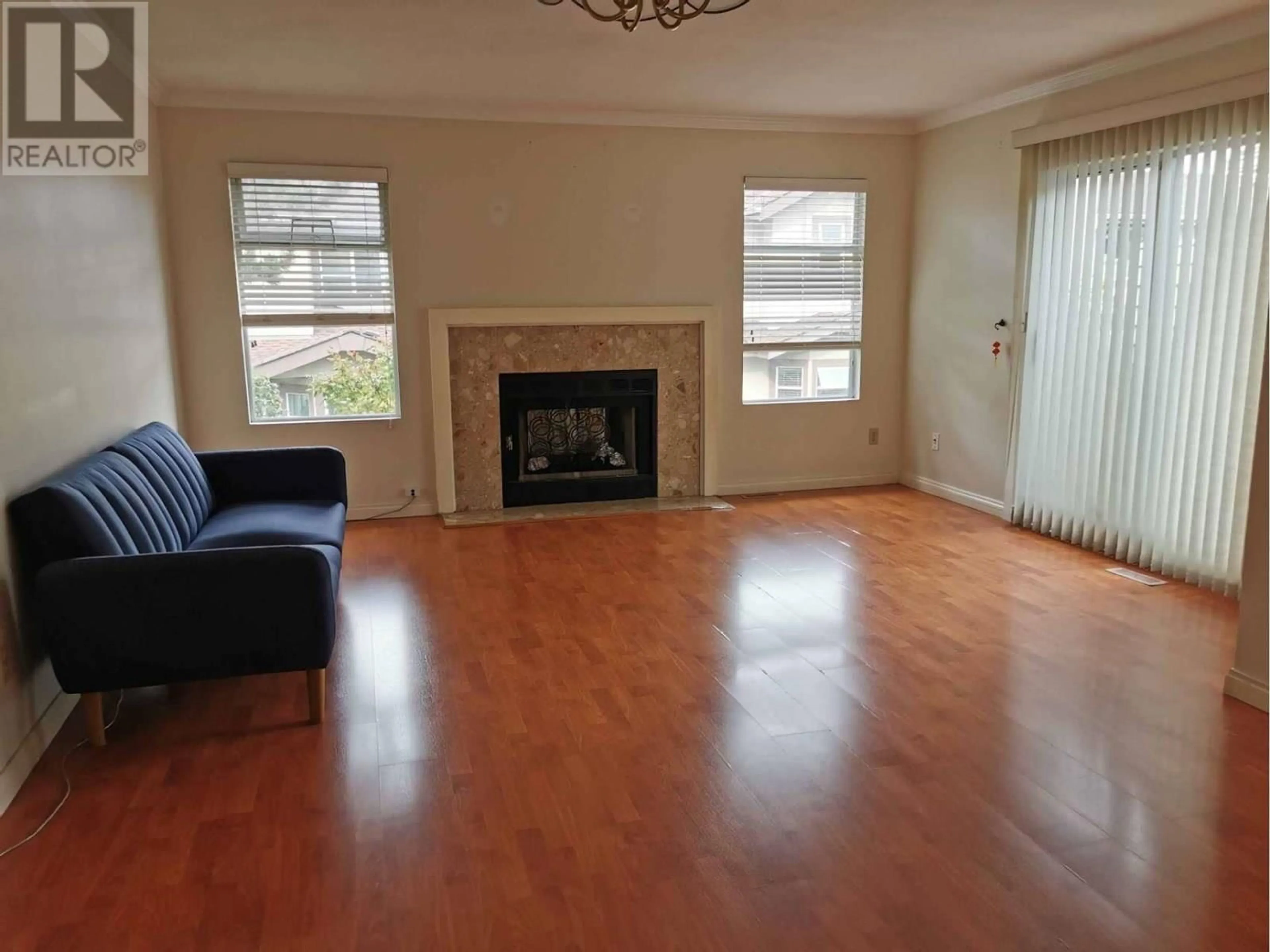 Living room with furniture, wood/laminate floor for 4 - 3600 CUNNINGHAM DRIVE, Richmond British Columbia V6X3P9