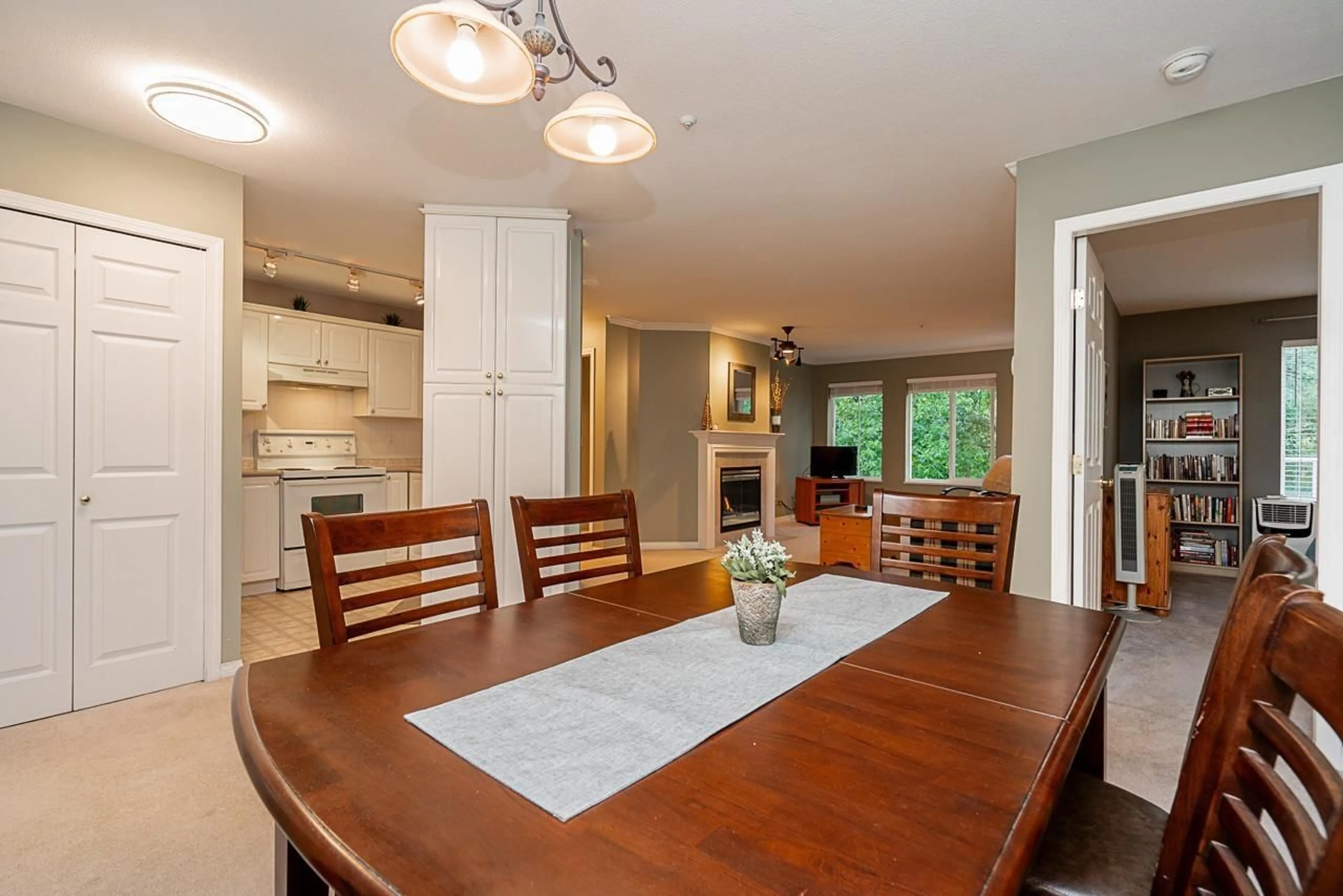 Open concept kitchen, unknown for 306 - 12155 75A, Surrey British Columbia V3W1B9