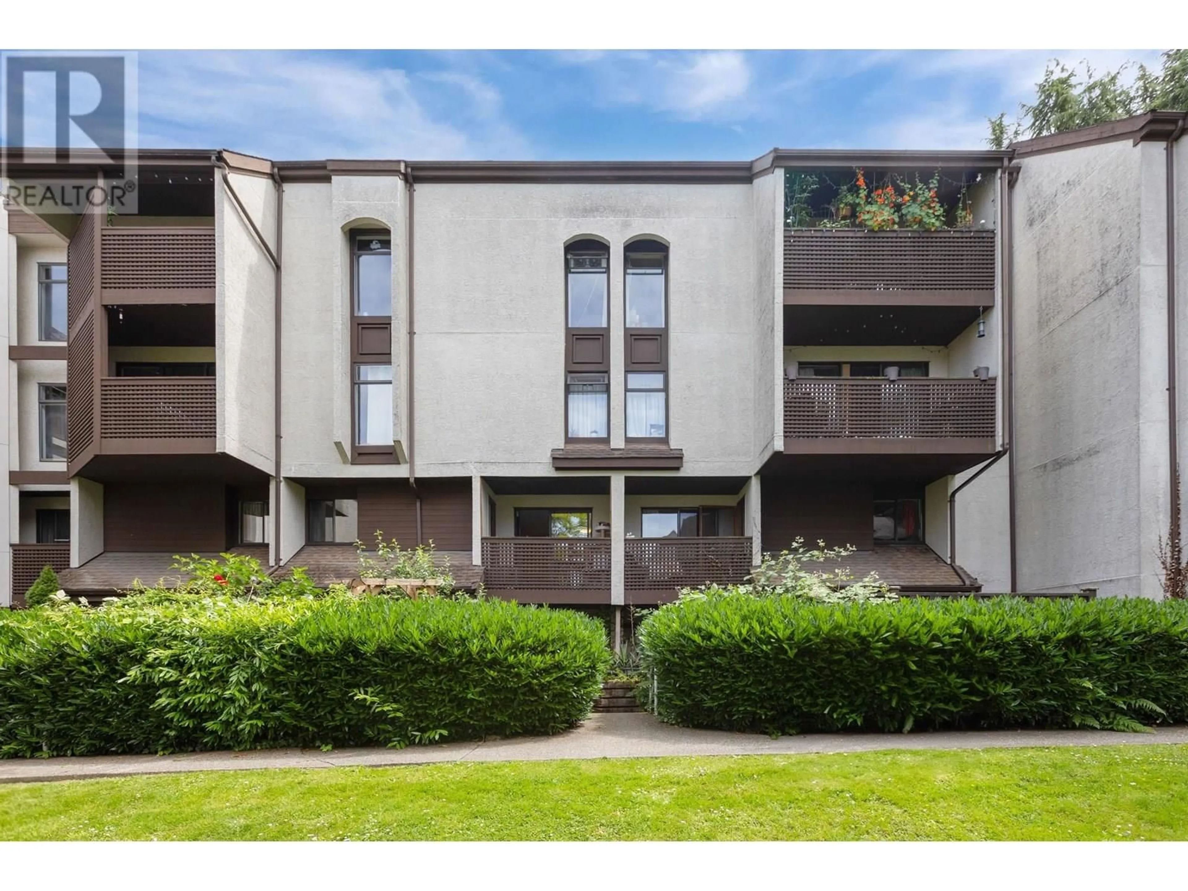 A pic from outside/outdoor area/front of a property/back of a property/a pic from drone, unknown for 7 - 340 GINGER DRIVE, New Westminster British Columbia V3L5L7