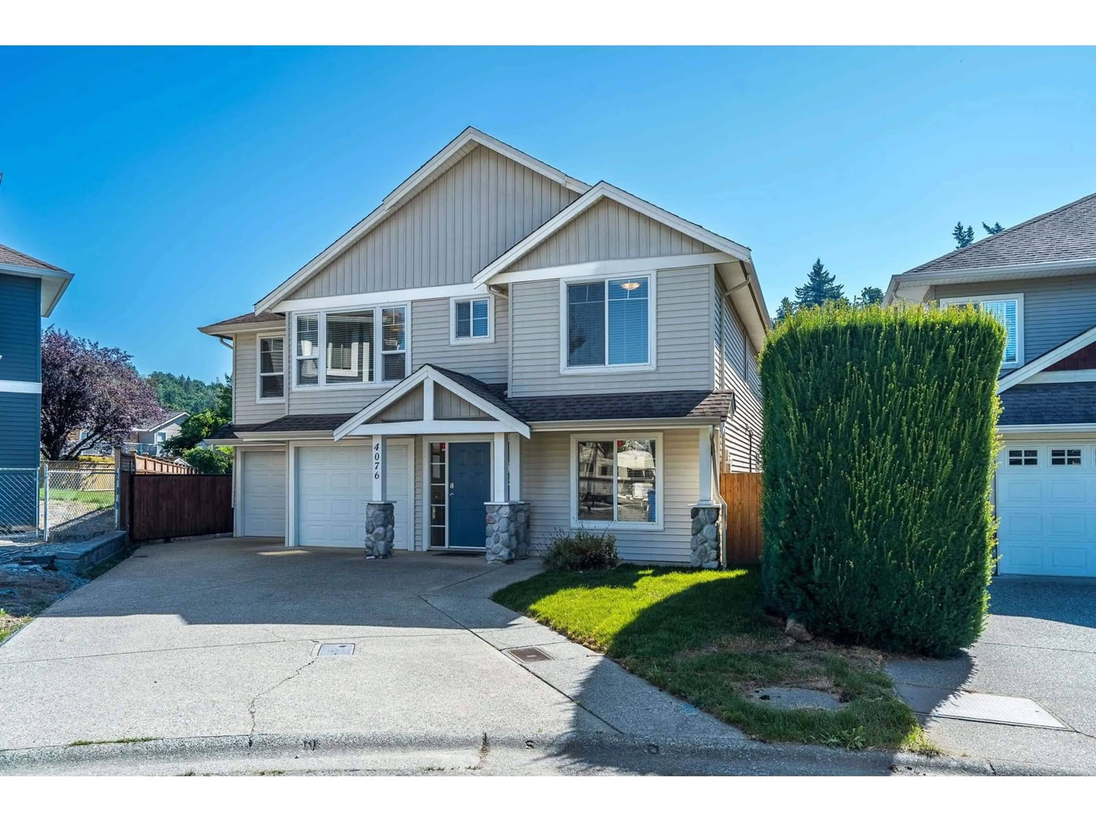 Home with vinyl exterior material, street for 4076 CHANNEL, Abbotsford British Columbia V3G3A6