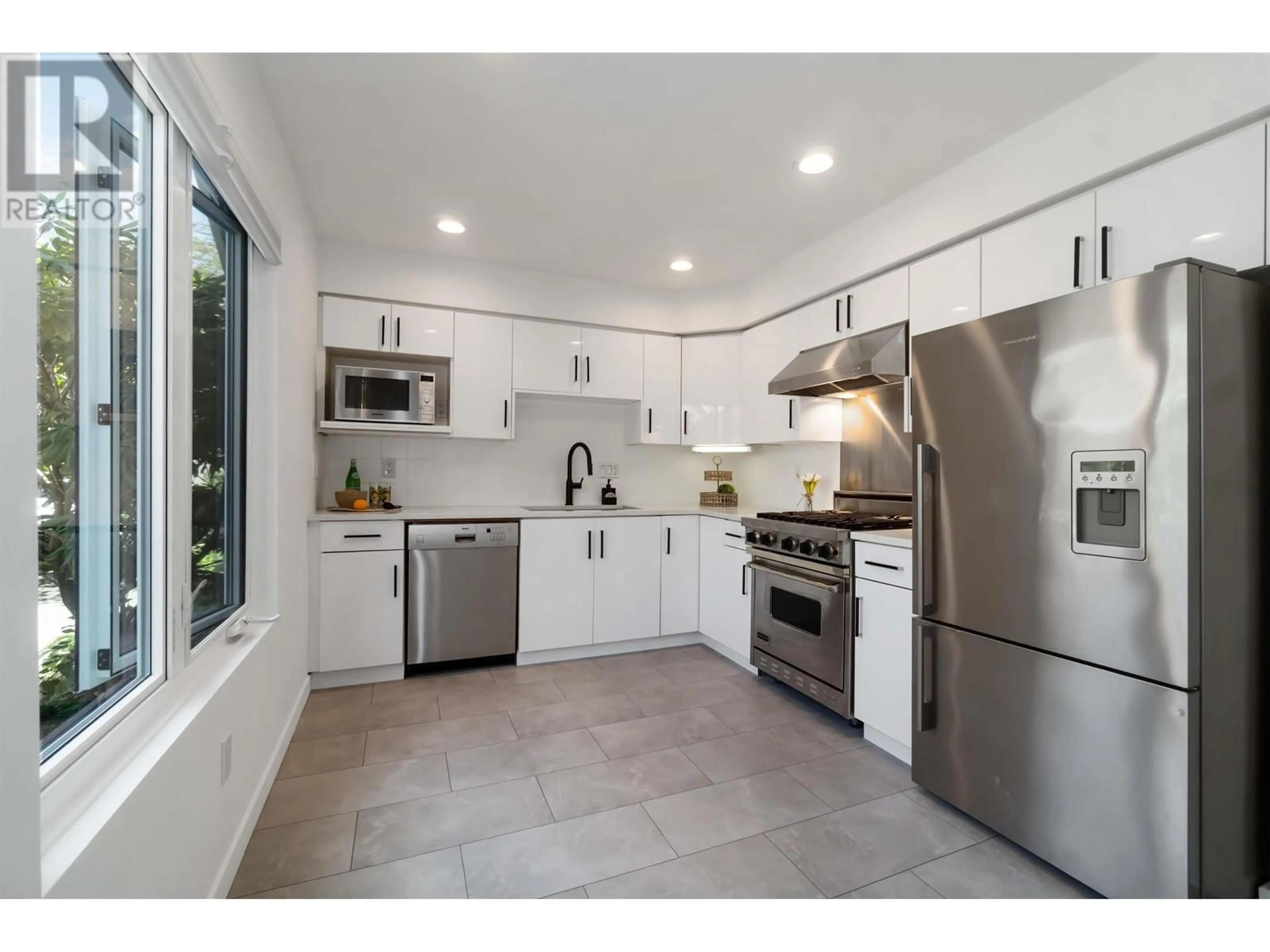 Open concept kitchen, ceramic/tile floor for 1583 BOWSER AVENUE, North Vancouver British Columbia V7P2Y4