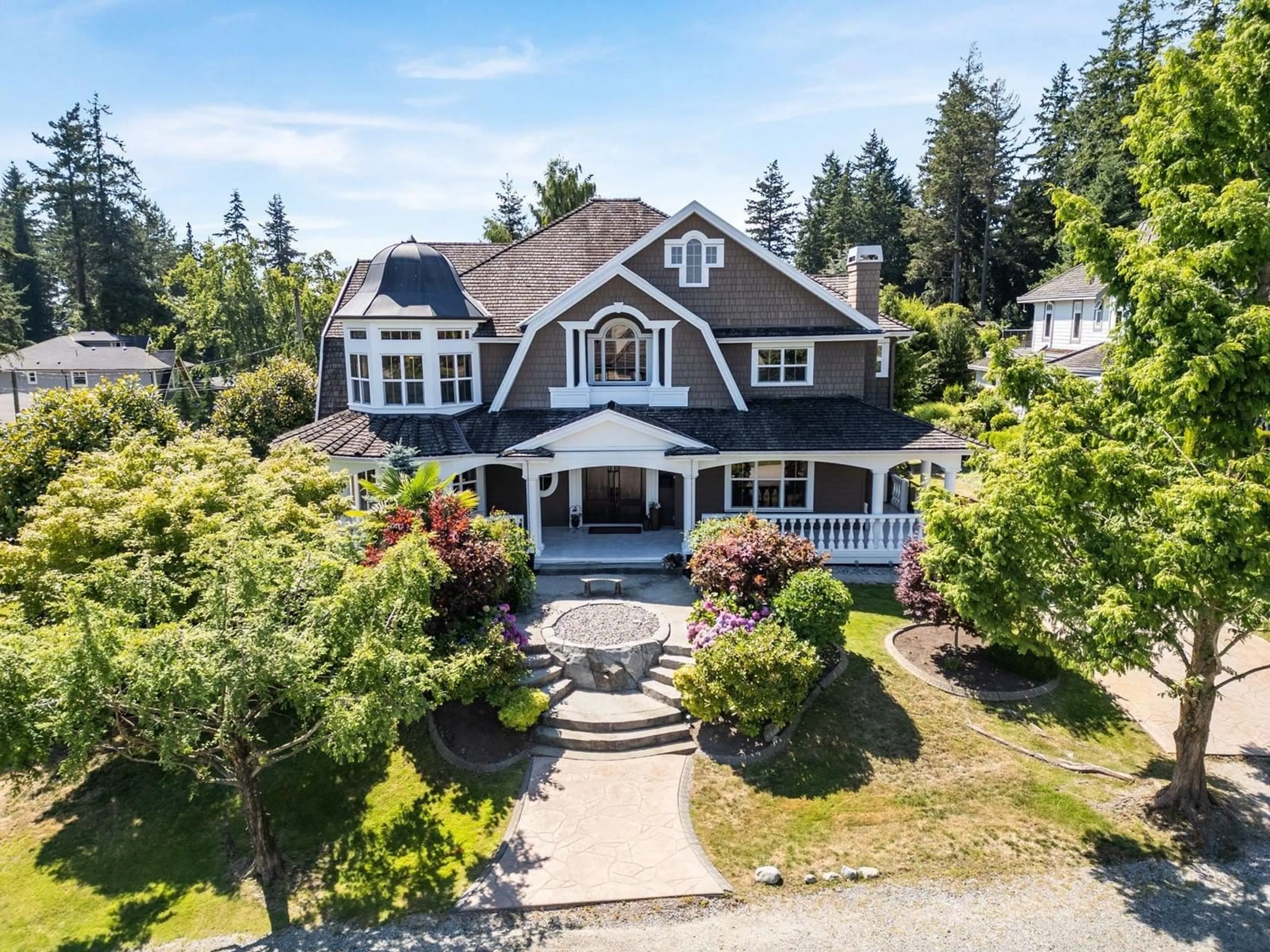 A pic from outside/outdoor area/front of a property/back of a property/a pic from drone, unknown for 5615 121A, Surrey British Columbia V3X0A4