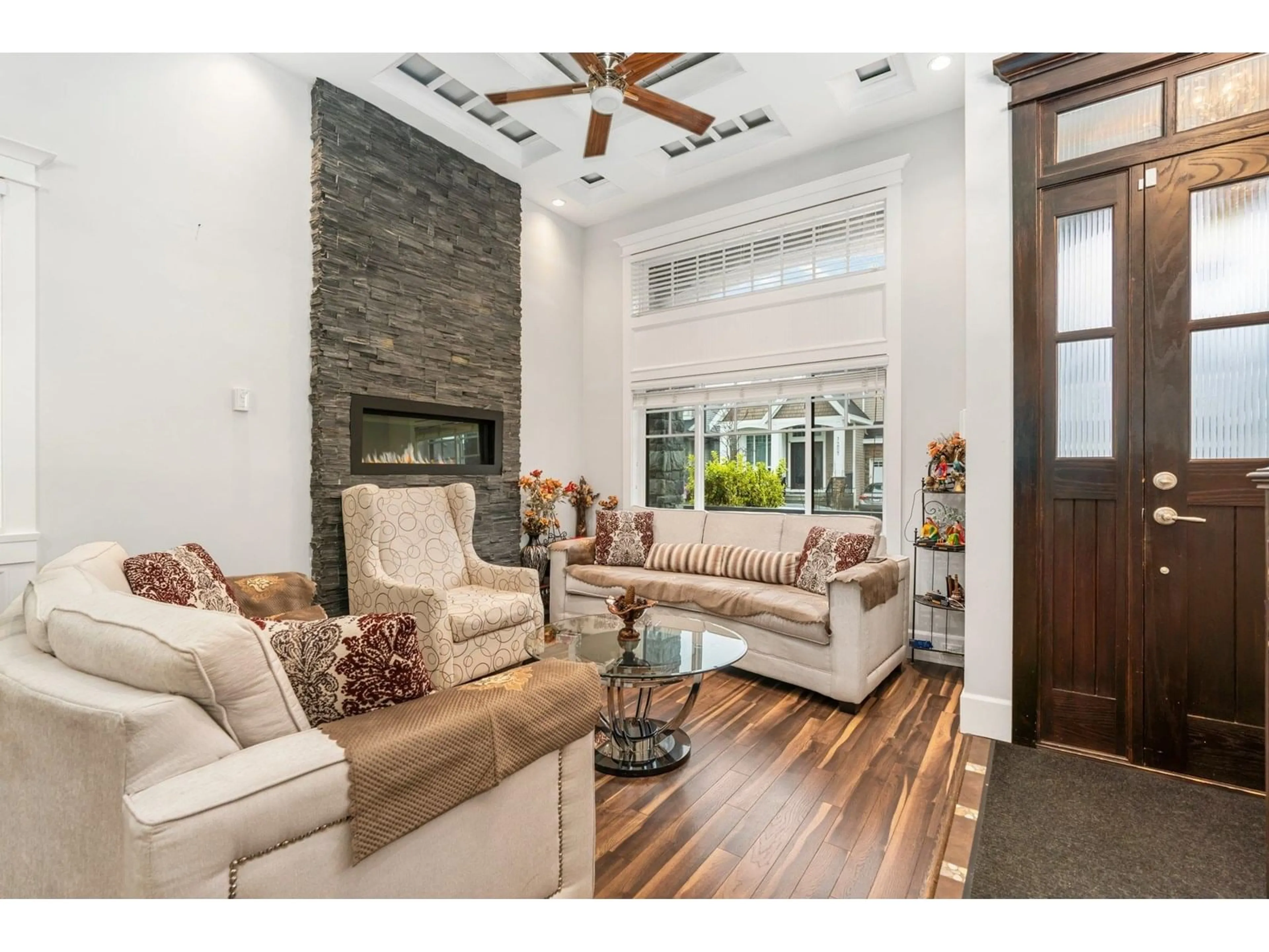 Living room with furniture, ceramic/tile floor for 14856 70B, Surrey British Columbia V3S2X3
