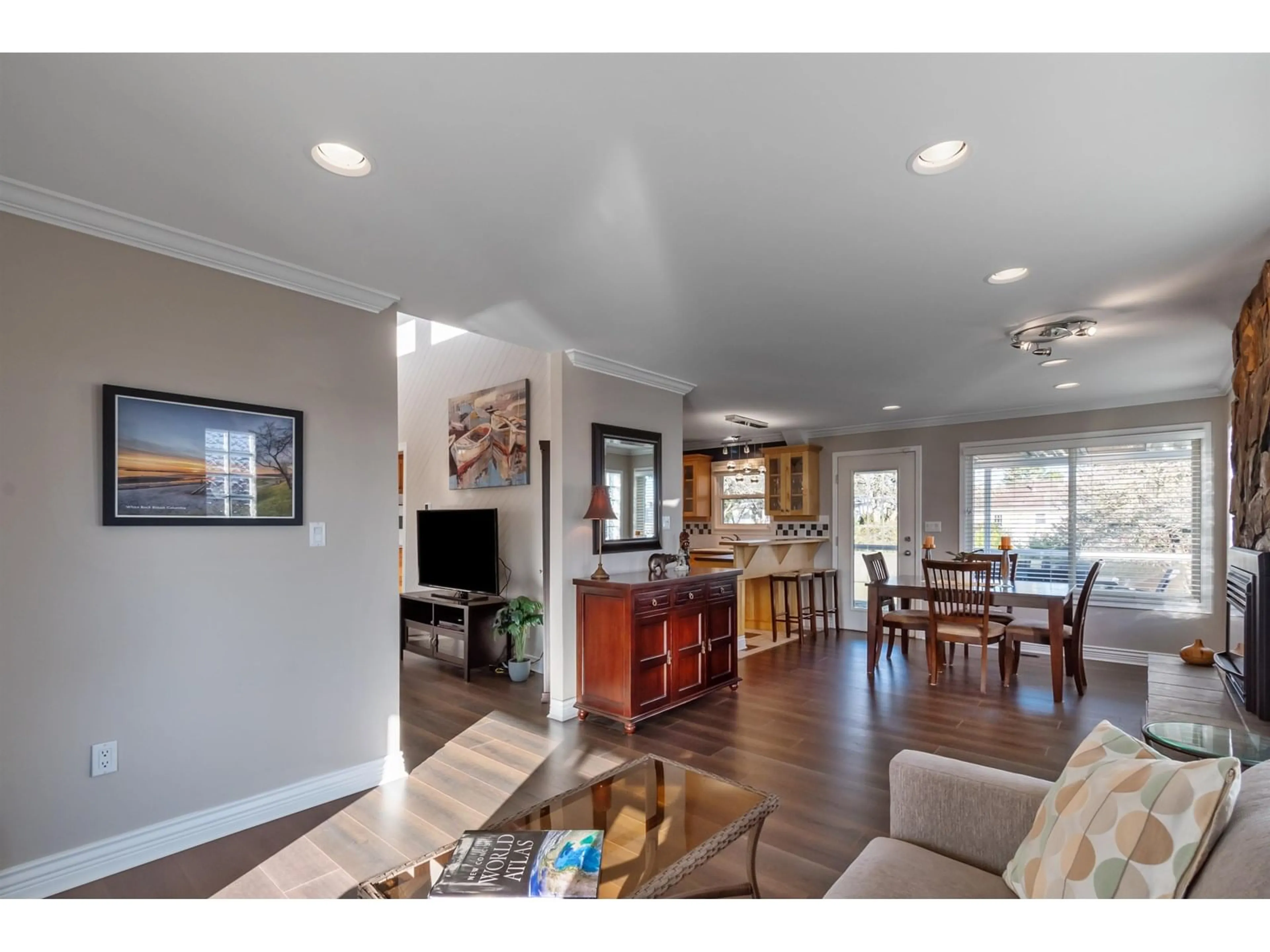 Open concept kitchen, wood/laminate floor for 15531 ROPER, White Rock British Columbia V4B2G4