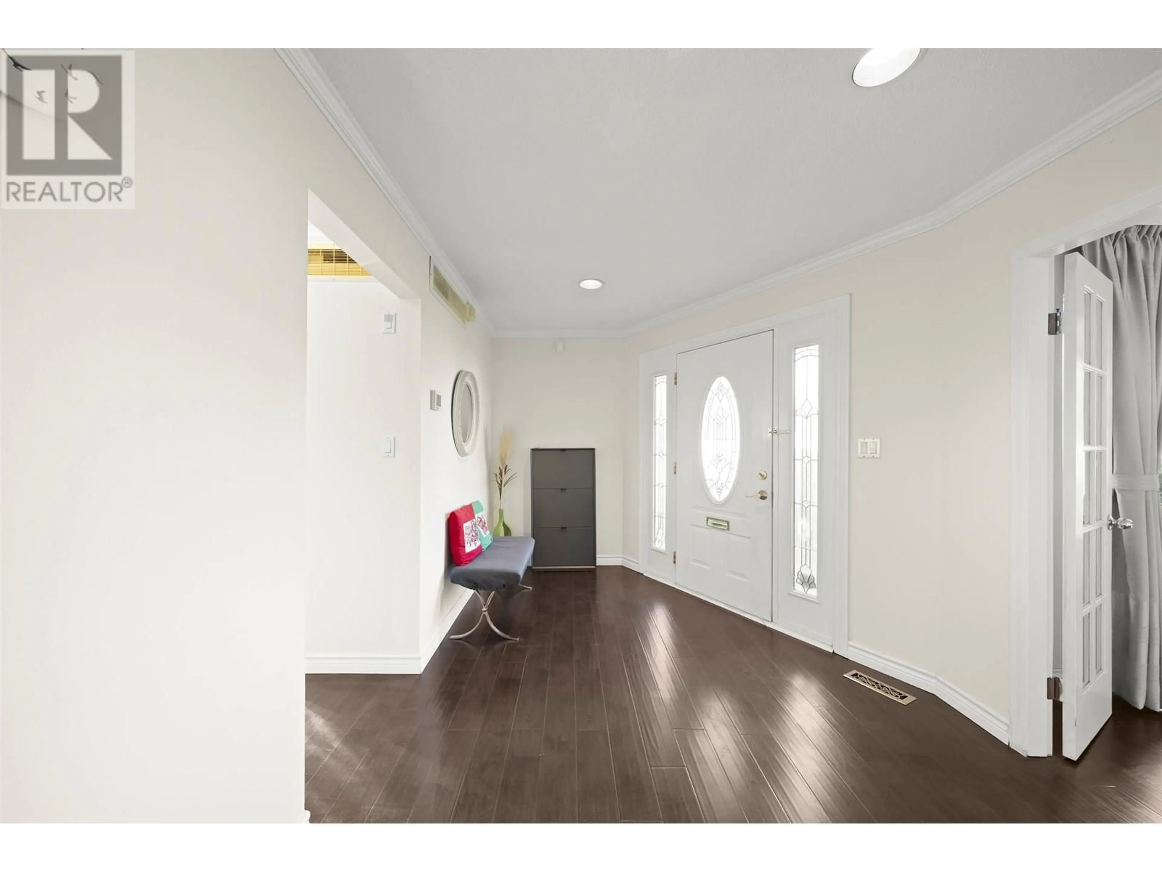Indoor entryway for 12251 GREENLAND DRIVE, Richmond British Columbia V6V2A7