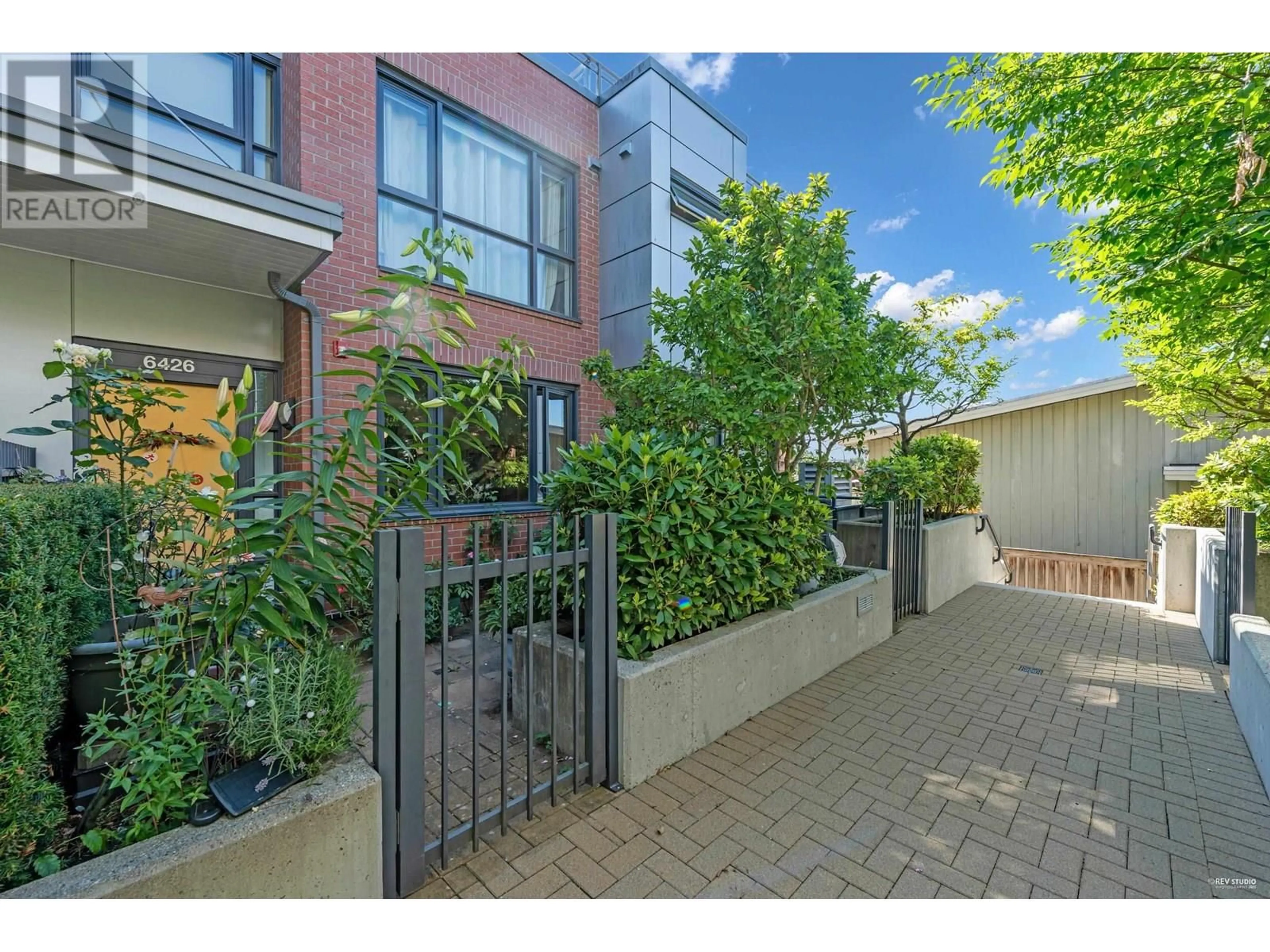 A pic from outside/outdoor area/front of a property/back of a property/a pic from drone, street for 6426 ASH STREET, Vancouver British Columbia V5Z3G9