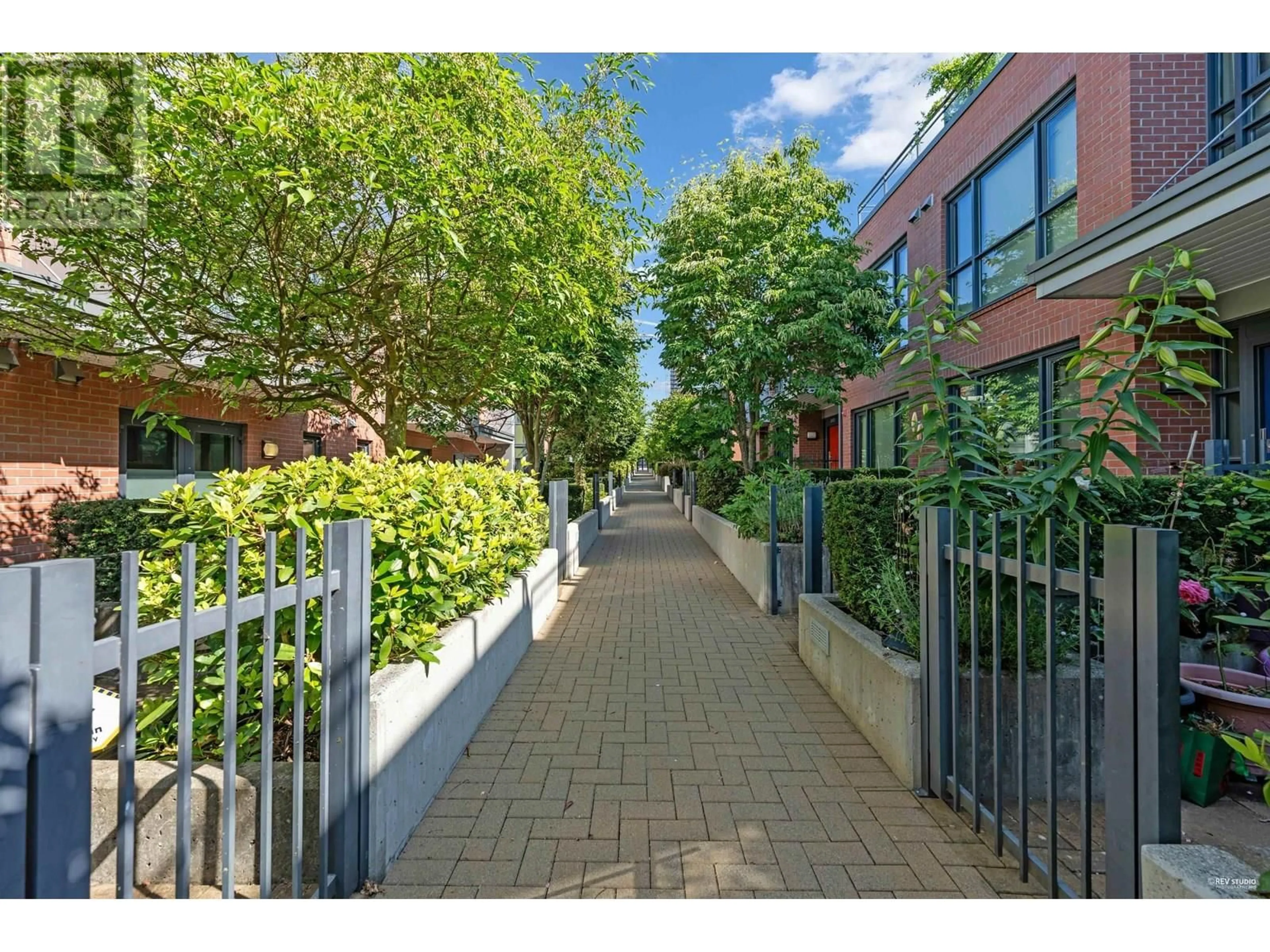 A pic from outside/outdoor area/front of a property/back of a property/a pic from drone, street for 6426 ASH STREET, Vancouver British Columbia V5Z3G9