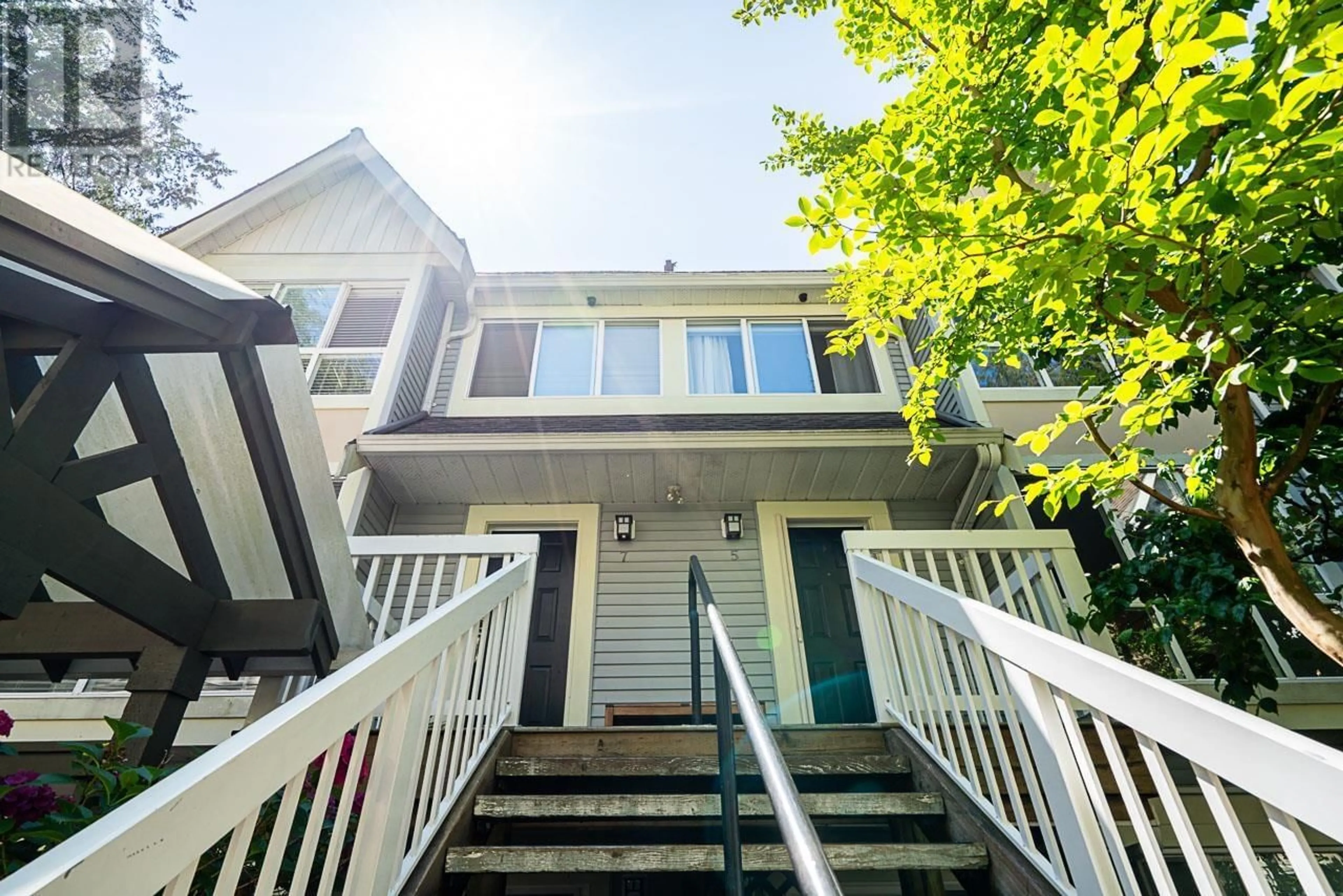 Home with vinyl exterior material, unknown for 5 - 1075 LYNN VALLEY ROAD, North Vancouver British Columbia V7J1Z6