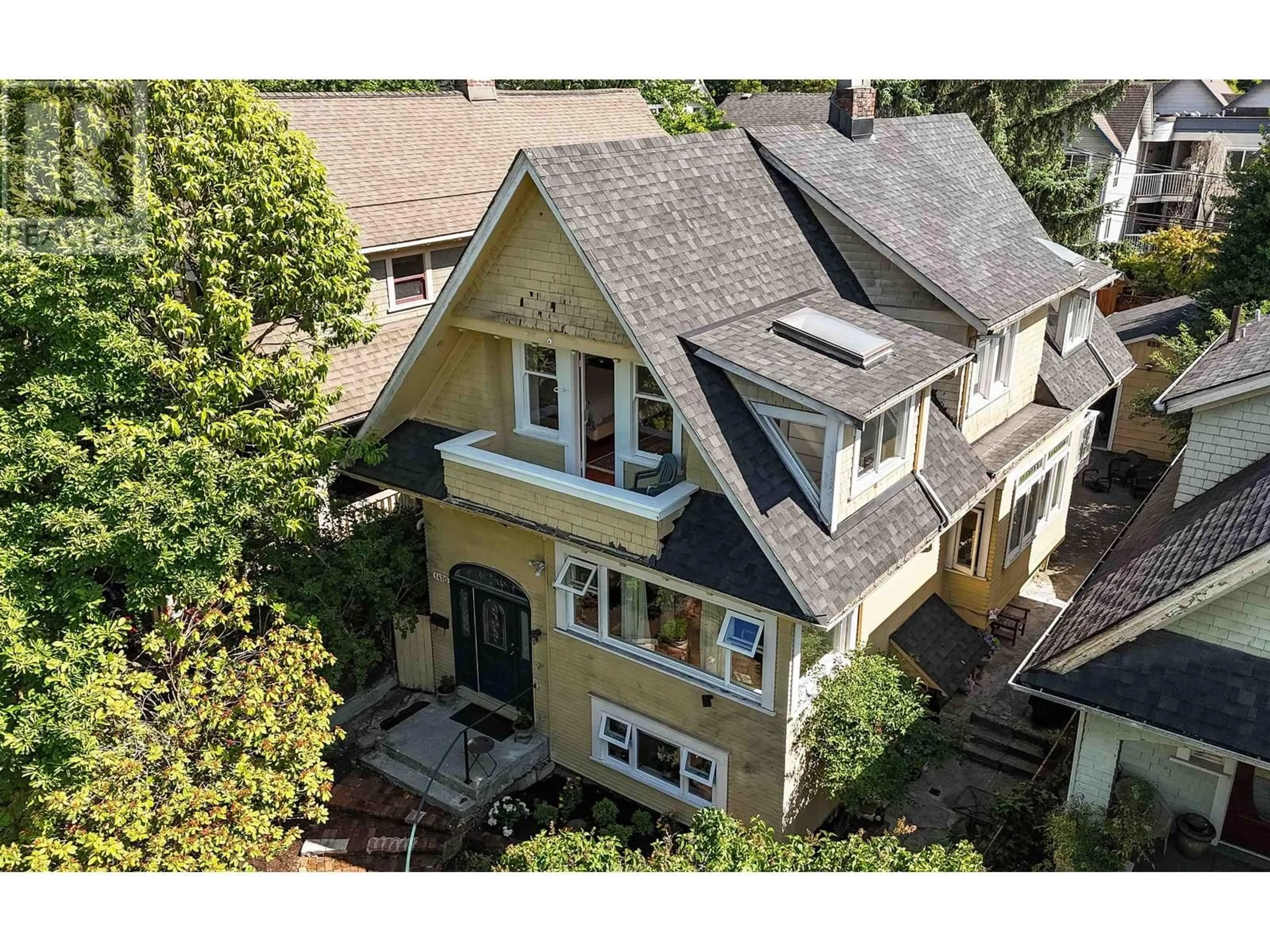 A pic from outside/outdoor area/front of a property/back of a property/a pic from drone, street for 1470 GRAVELEY STREET, Vancouver British Columbia V5L3A4
