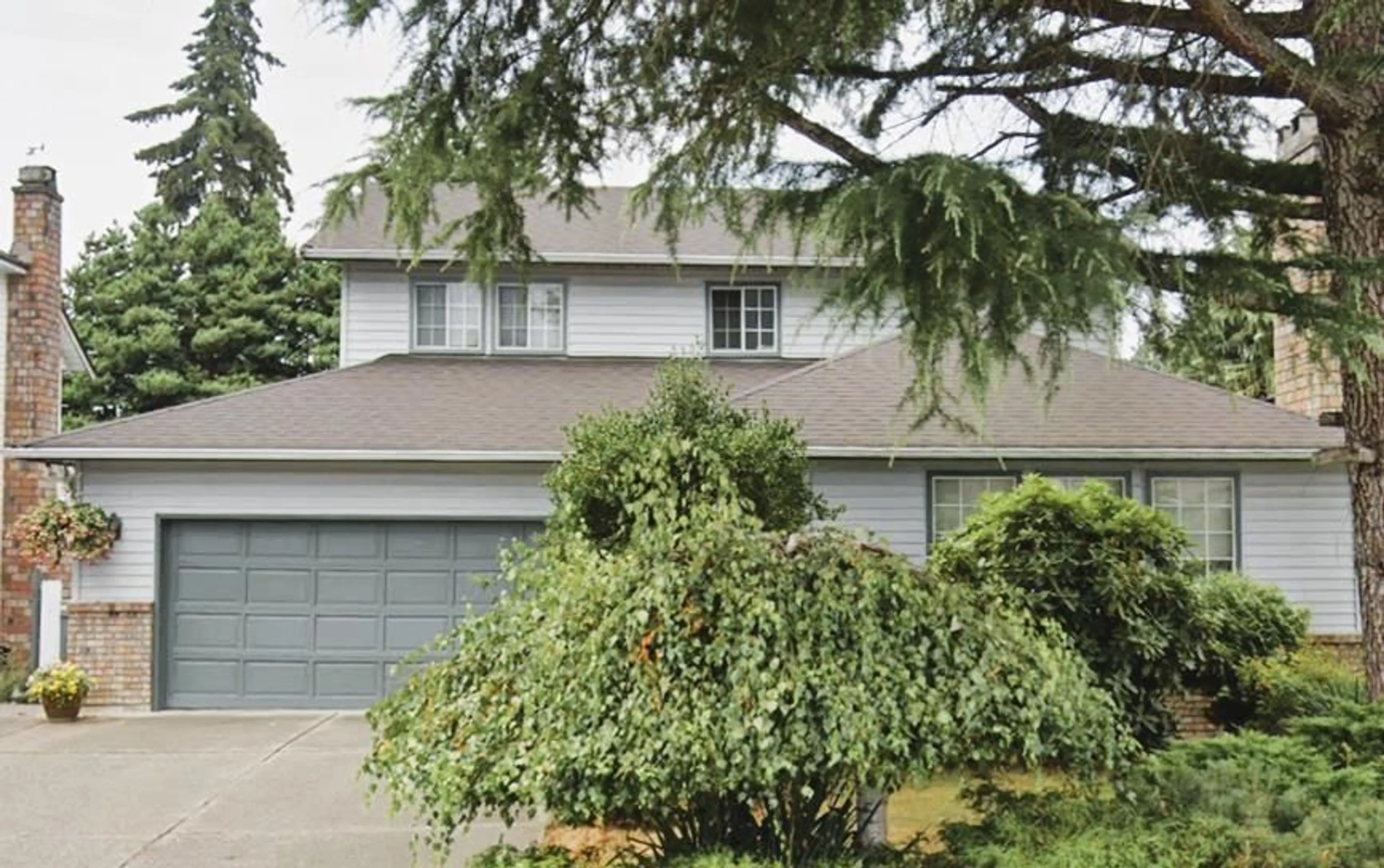 Home with vinyl exterior material, street for 2451 GROSVENOR, Abbotsford British Columbia V2S6R5