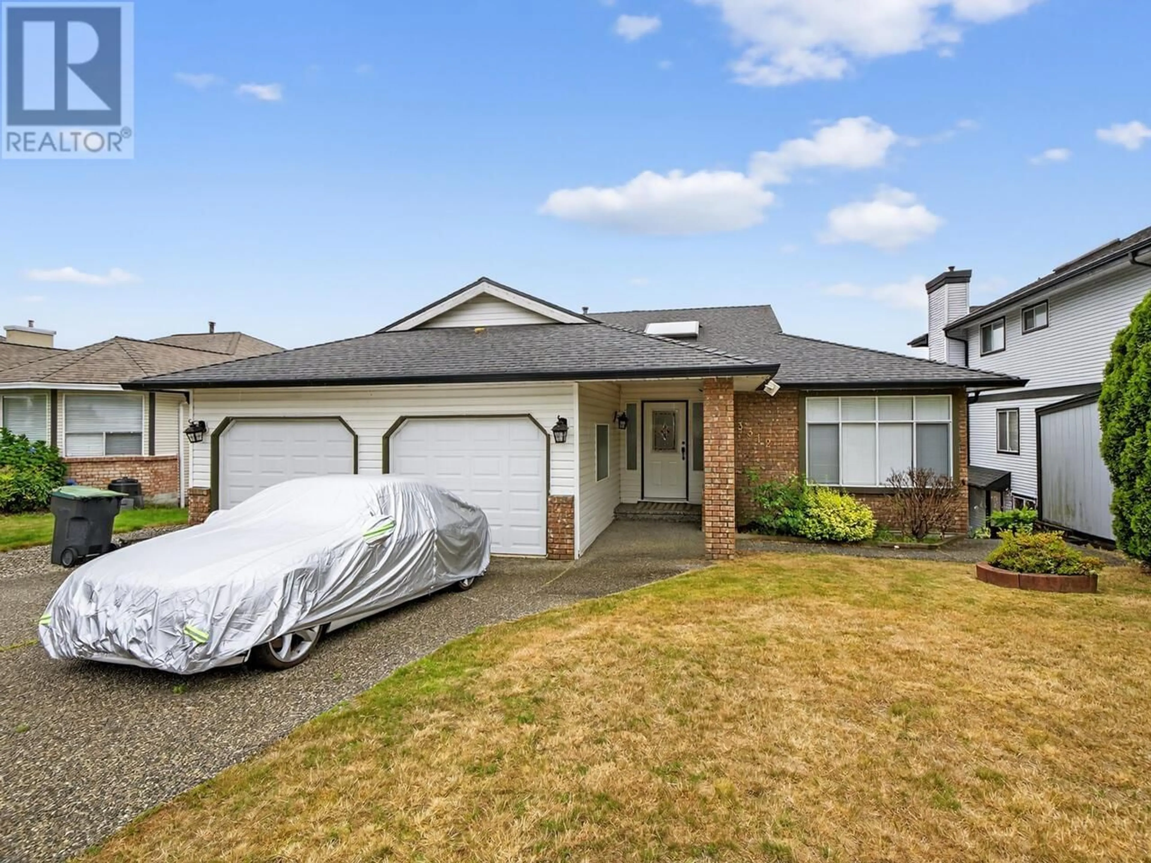 Home with vinyl exterior material, street for 3312 GROSVENOR PLACE, Coquitlam British Columbia V3E3G6