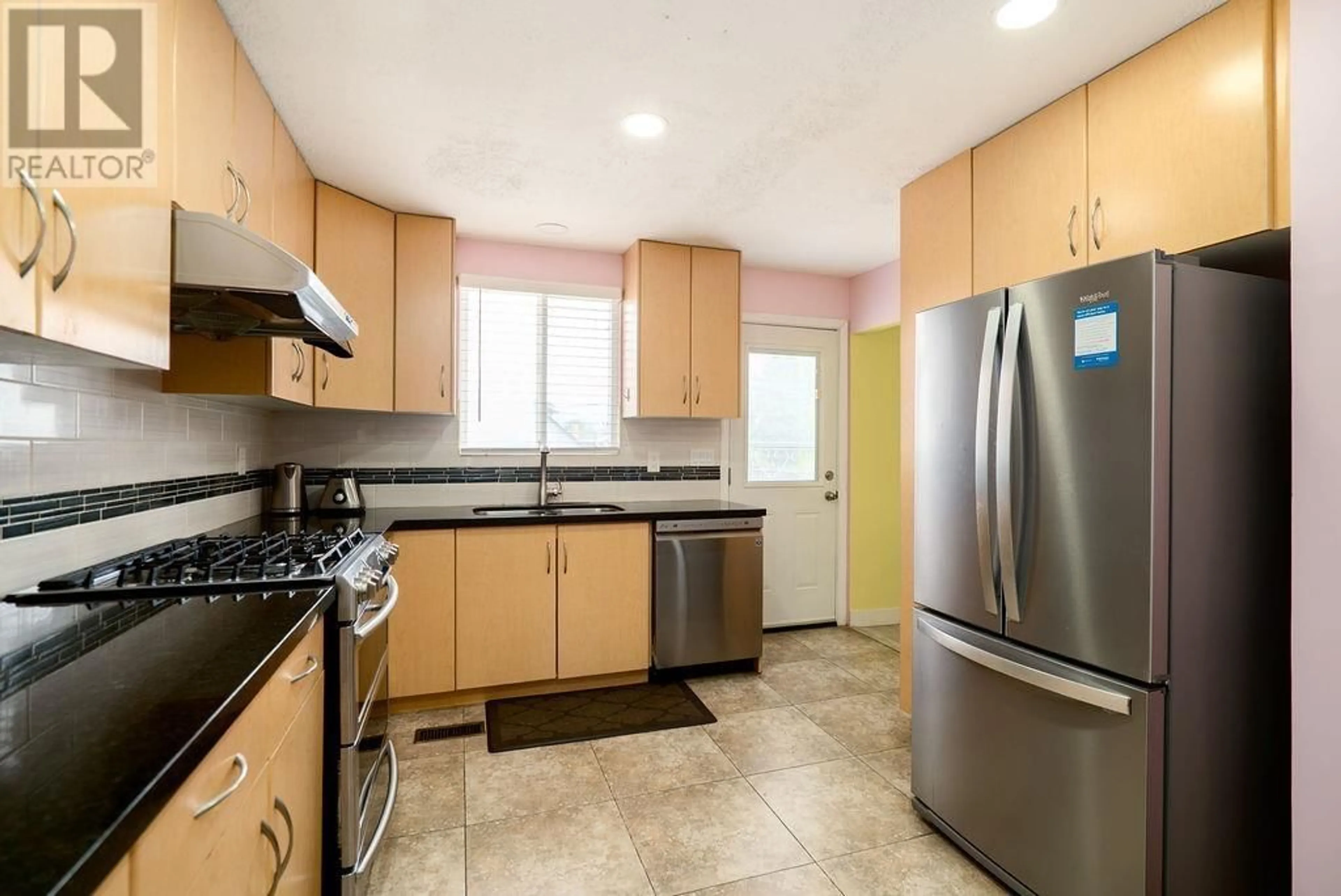 Standard kitchen, ceramic/tile floor for 2575 29TH AVENUE, Vancouver British Columbia V5R1V2