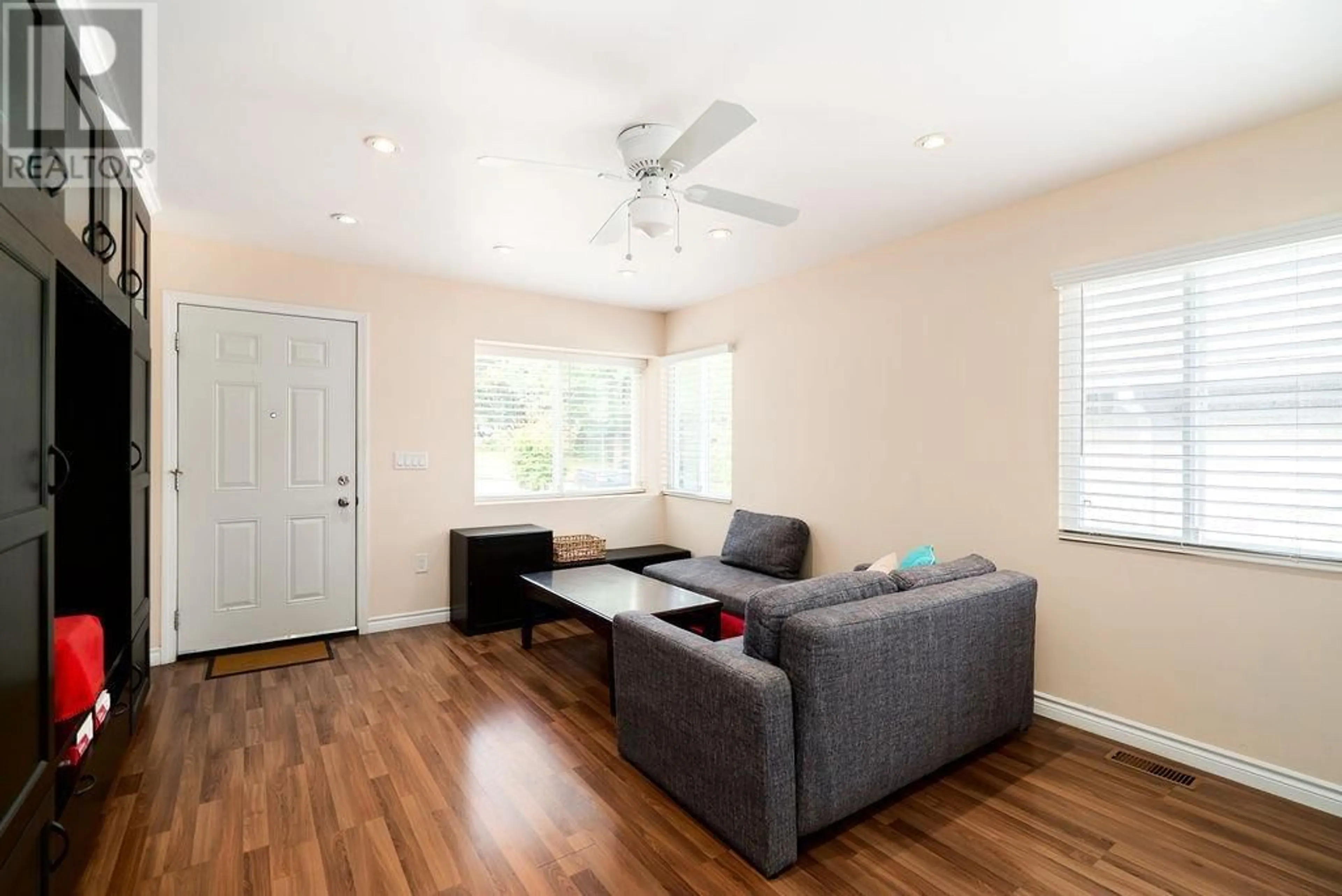 Living room with furniture, wood/laminate floor for 2575 29TH AVENUE, Vancouver British Columbia V5R1V2