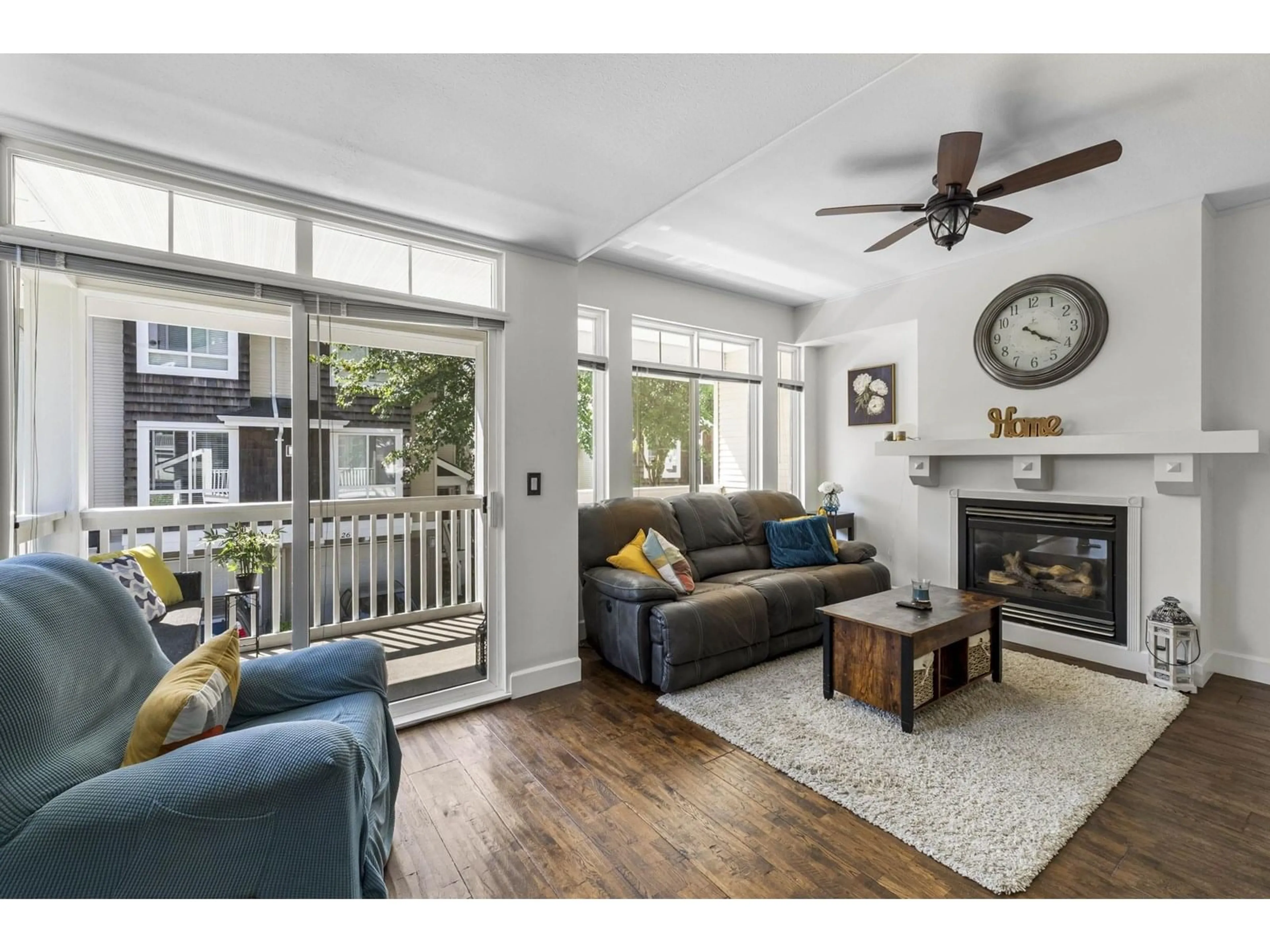 Living room with furniture, wood/laminate floor for 36 - 15030 58, Surrey British Columbia V3S9G3
