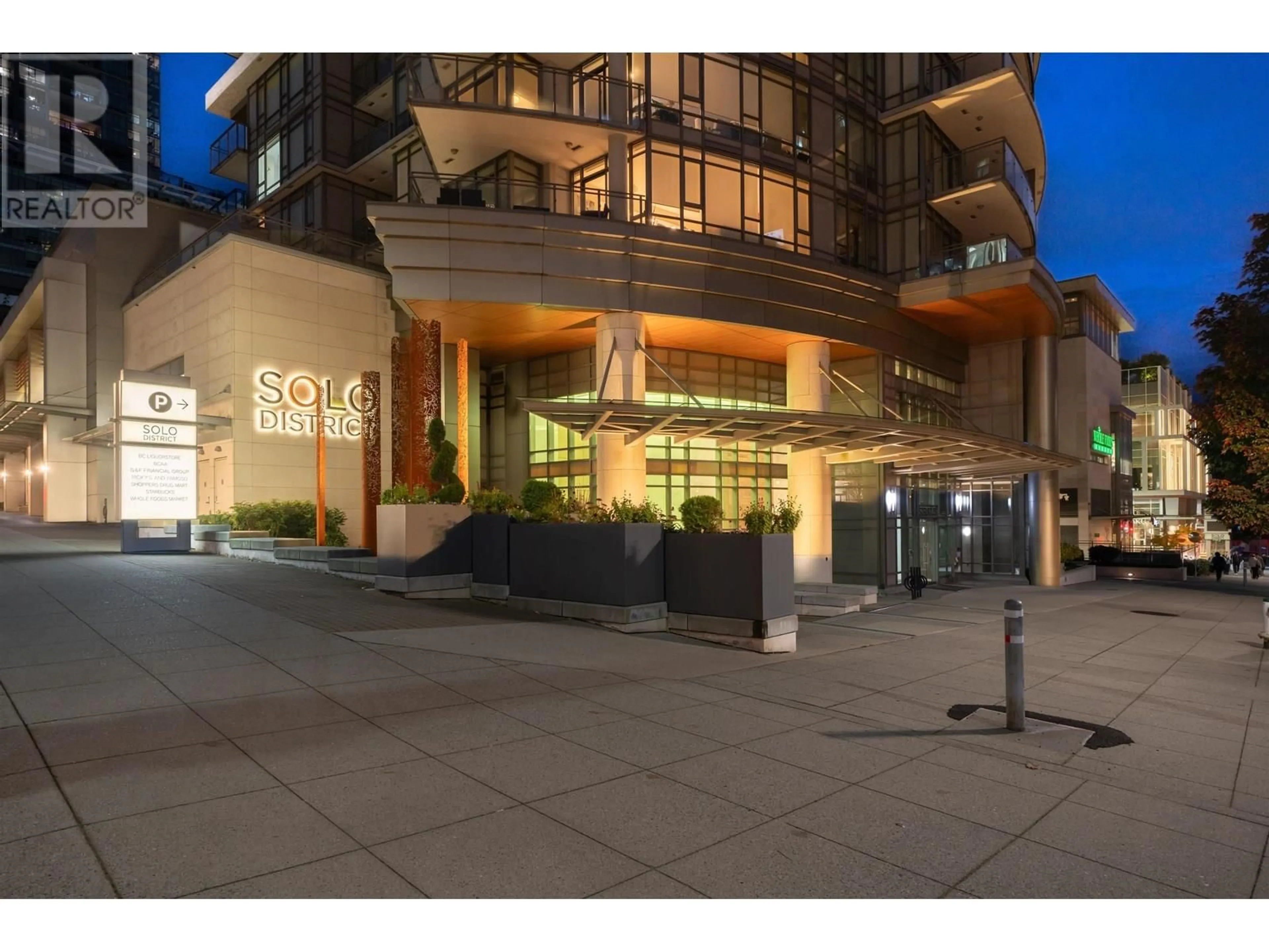 Indoor foyer for 3902 - 2008 ROSSER AVENUE, Burnaby British Columbia V5C0H8