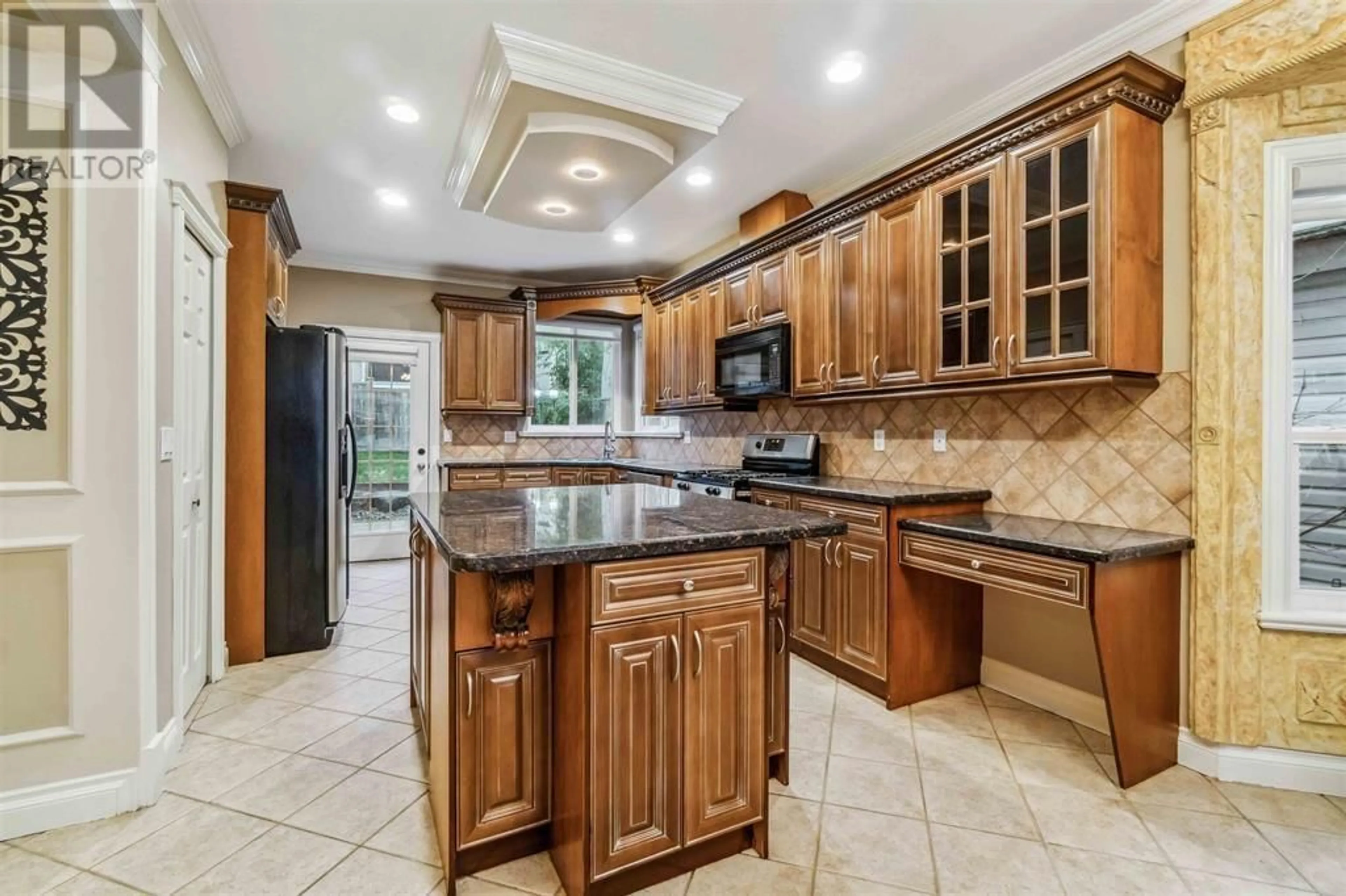 Open concept kitchen, ceramic/tile floor for 2018 TURNBERRY LANE, Coquitlam British Columbia V3E3N5
