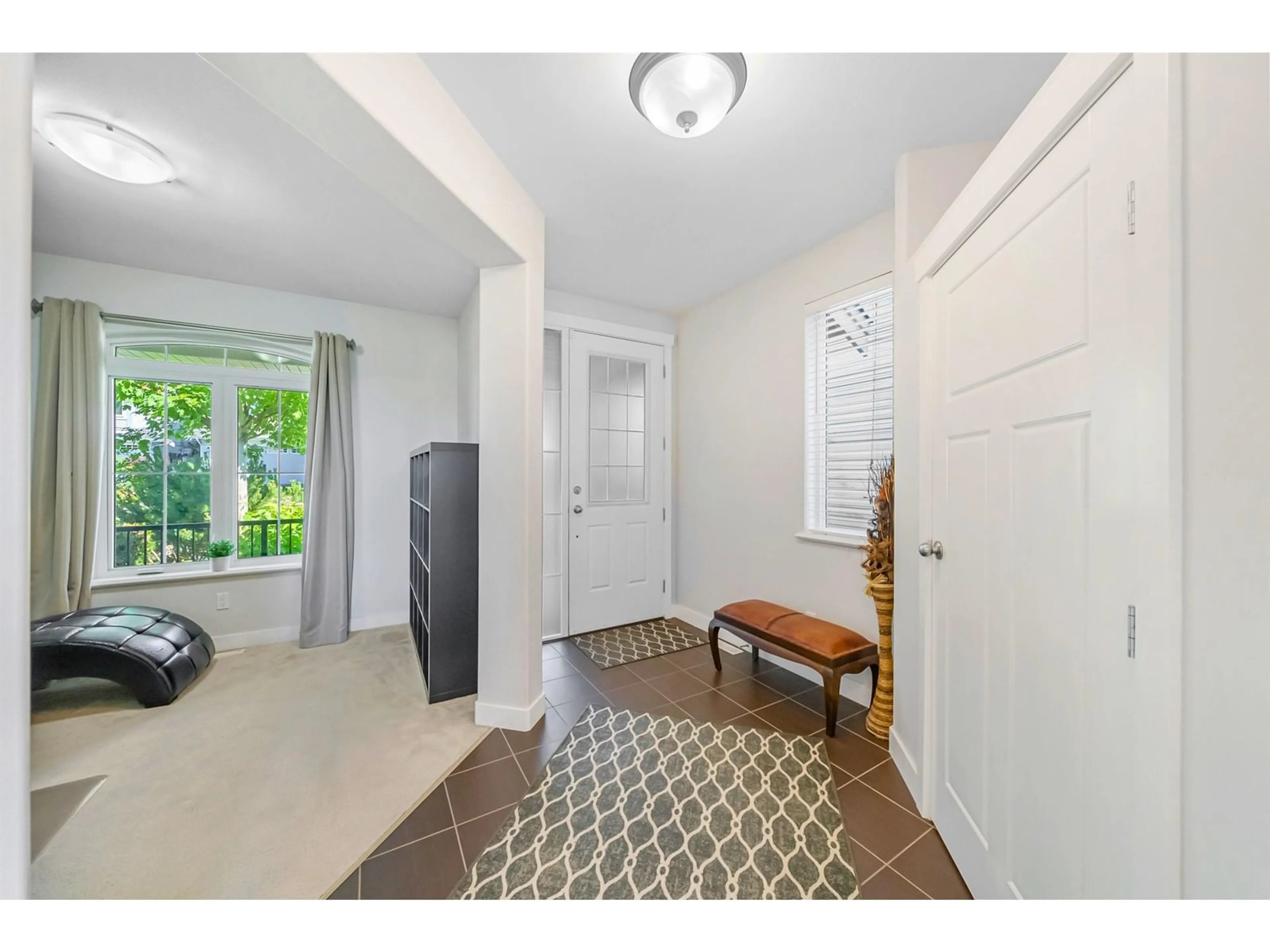 Indoor entryway for 7037 178, Surrey British Columbia V3S8S2