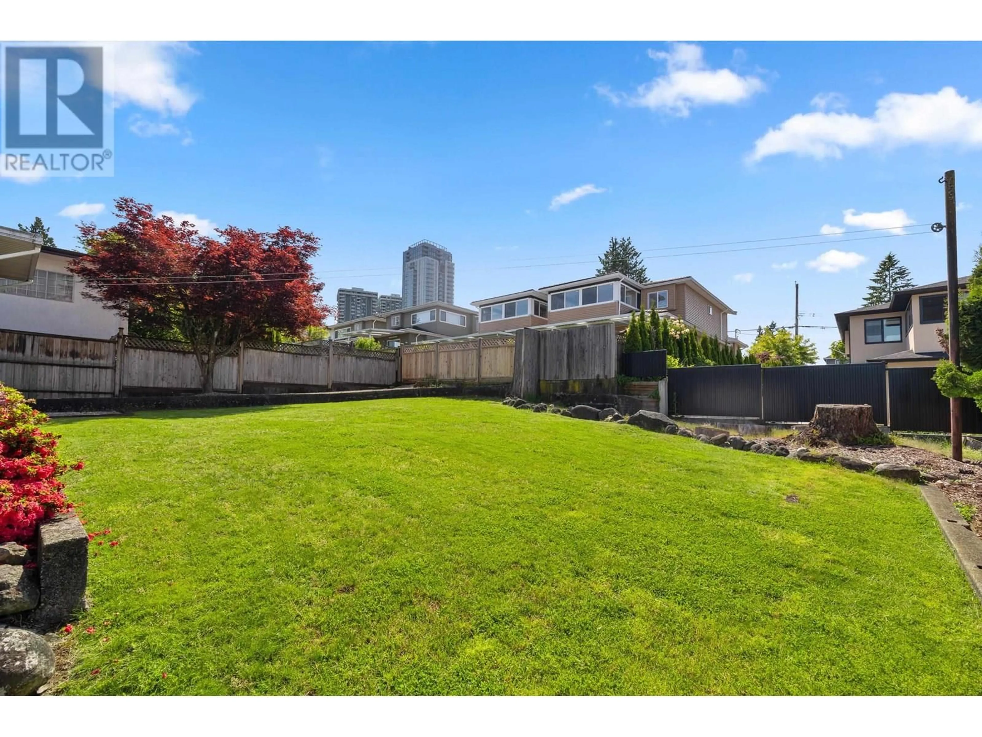 A pic from outside/outdoor area/front of a property/back of a property/a pic from drone, building for 5467 ABBEY AVENUE, Burnaby British Columbia V5H2S9