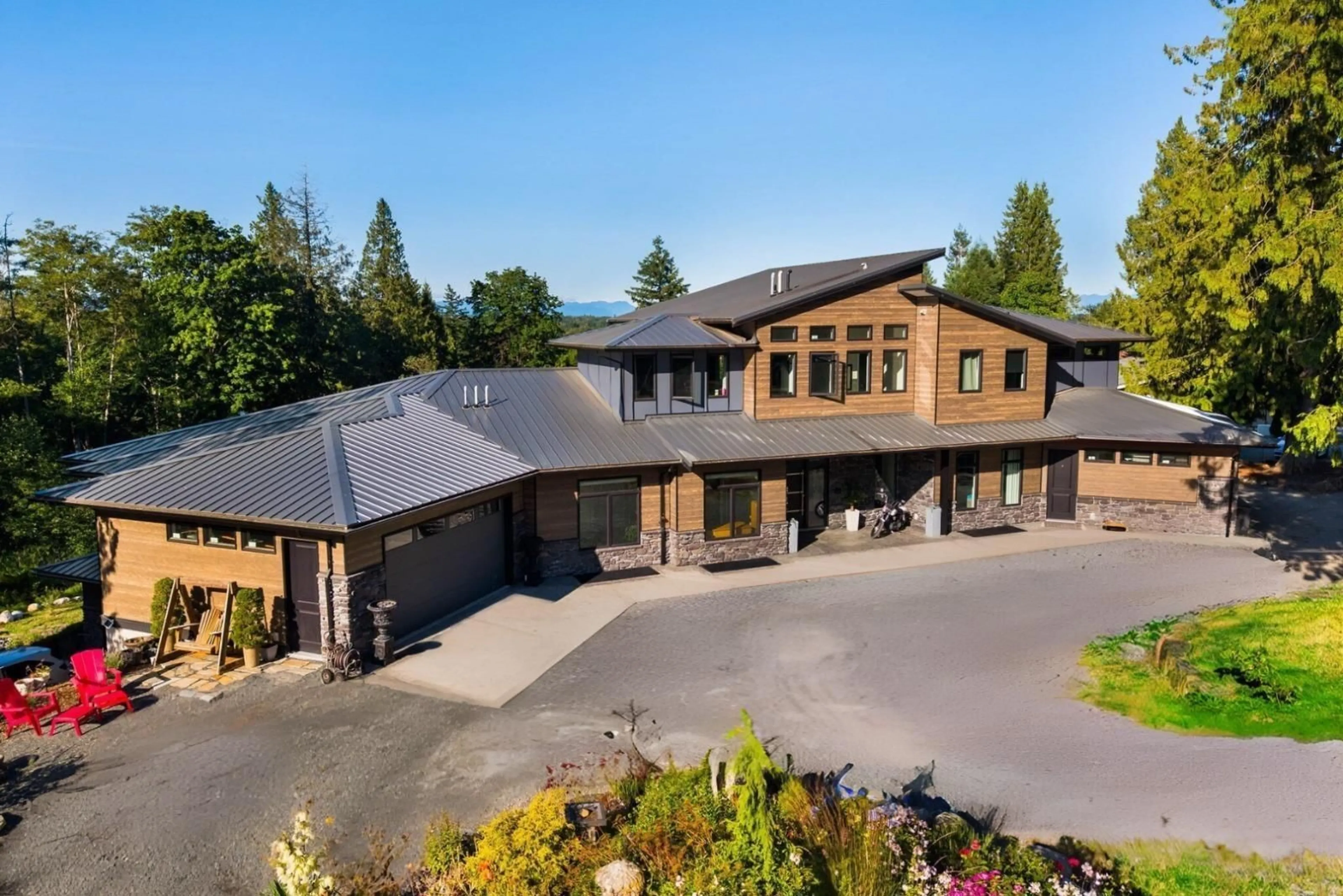 A pic from outside/outdoor area/front of a property/back of a property/a pic from drone, mountain view for 205 210, Langley British Columbia V2Z2G6