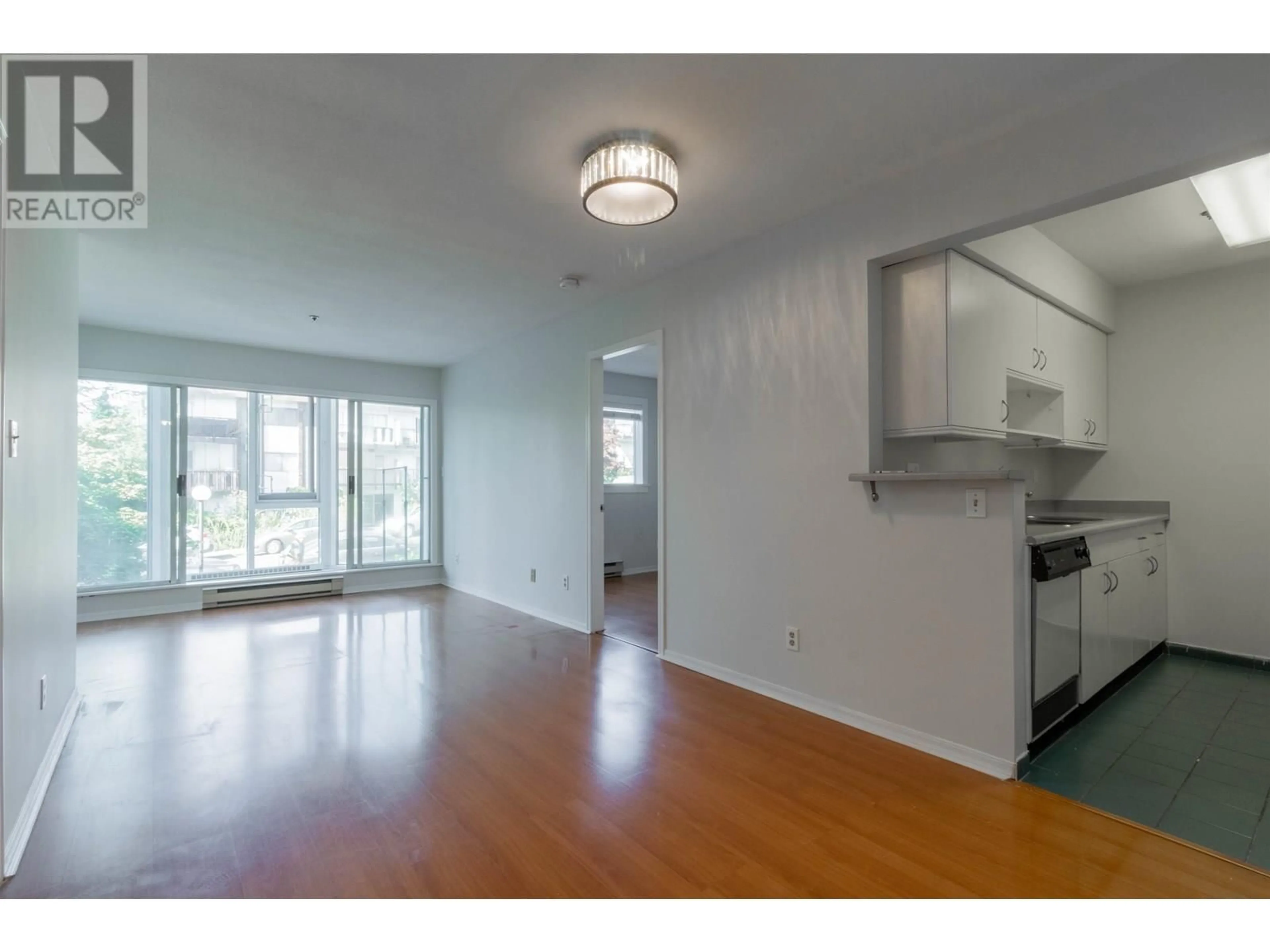 Unknown for 205 - 2238 ETON STREET, Vancouver British Columbia V5L1C8