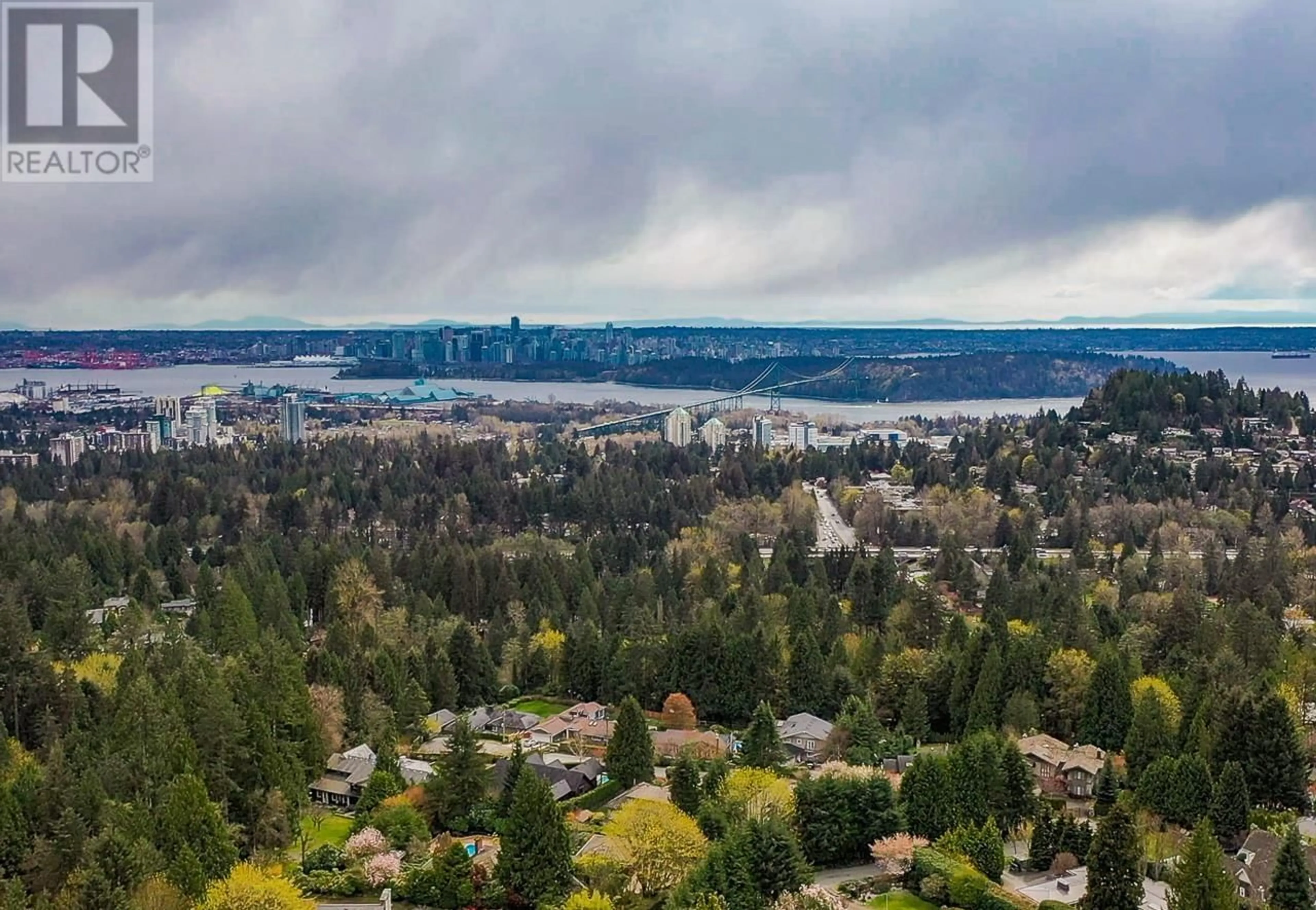 A pic from outside/outdoor area/front of a property/back of a property/a pic from drone, unknown for 650 SOUTHBOROUGH DRIVE, West Vancouver British Columbia V7S1M6