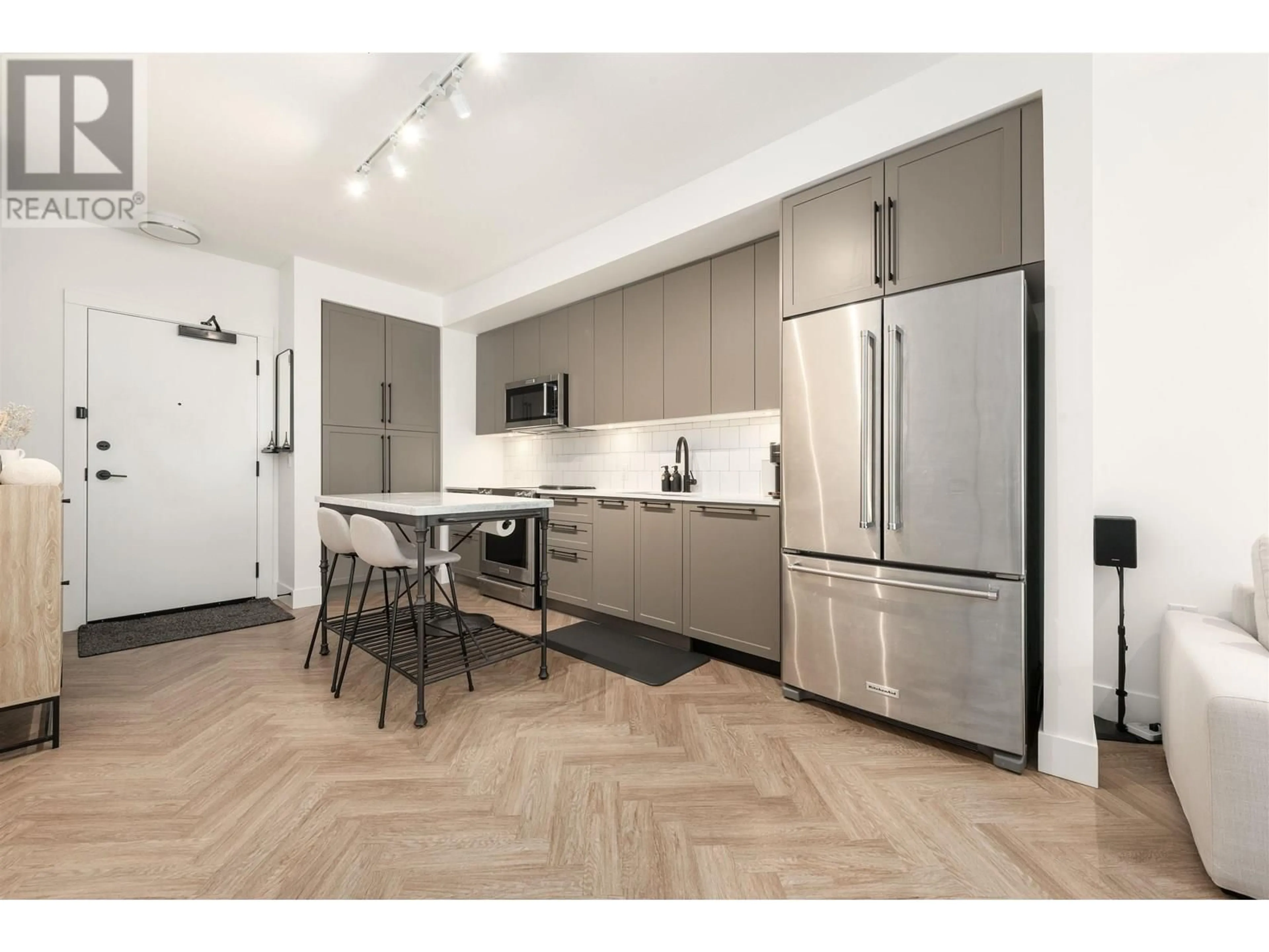 Open concept kitchen, unknown for 3 - 9278 SLOPES MEWS, Burnaby British Columbia V5A0G1